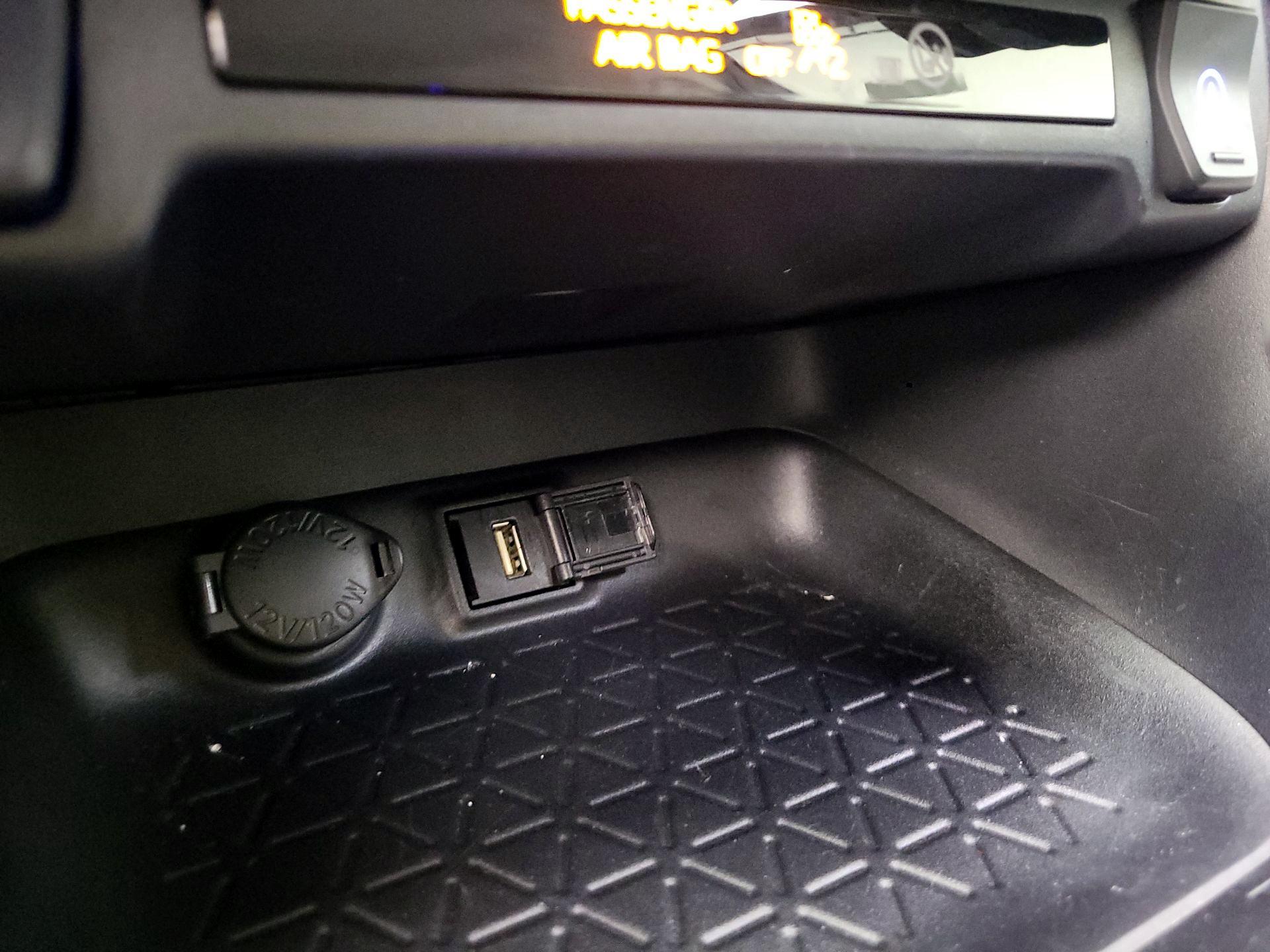 Thumbnail: 2020 Toyota RAV4 - 18