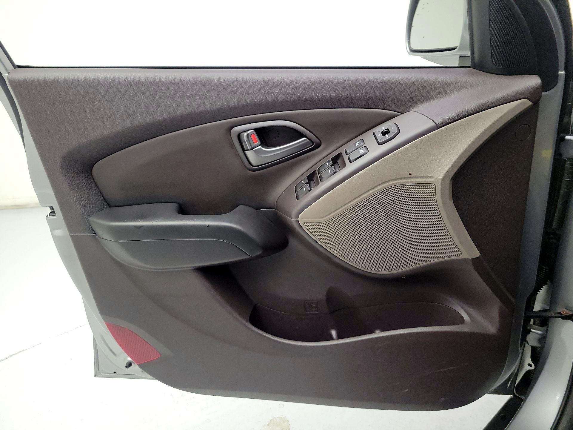 Thumbnail: 2014 Hyundai Tucson - 10