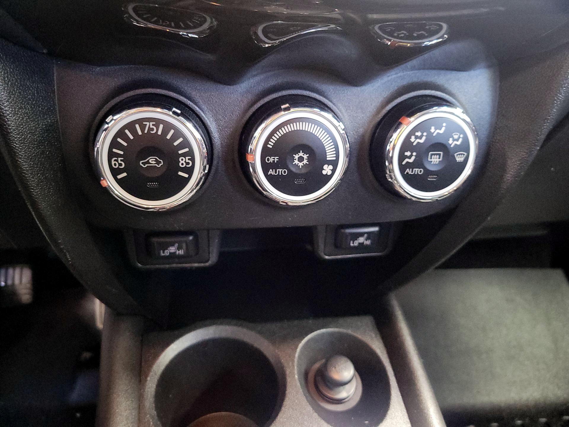 Thumbnail: 2015 Mitsubishi Outlander Sport - 16