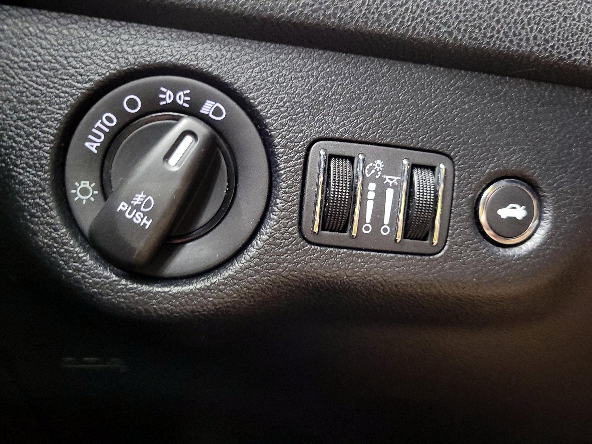 Thumbnail: 2018 Dodge Charger - 11