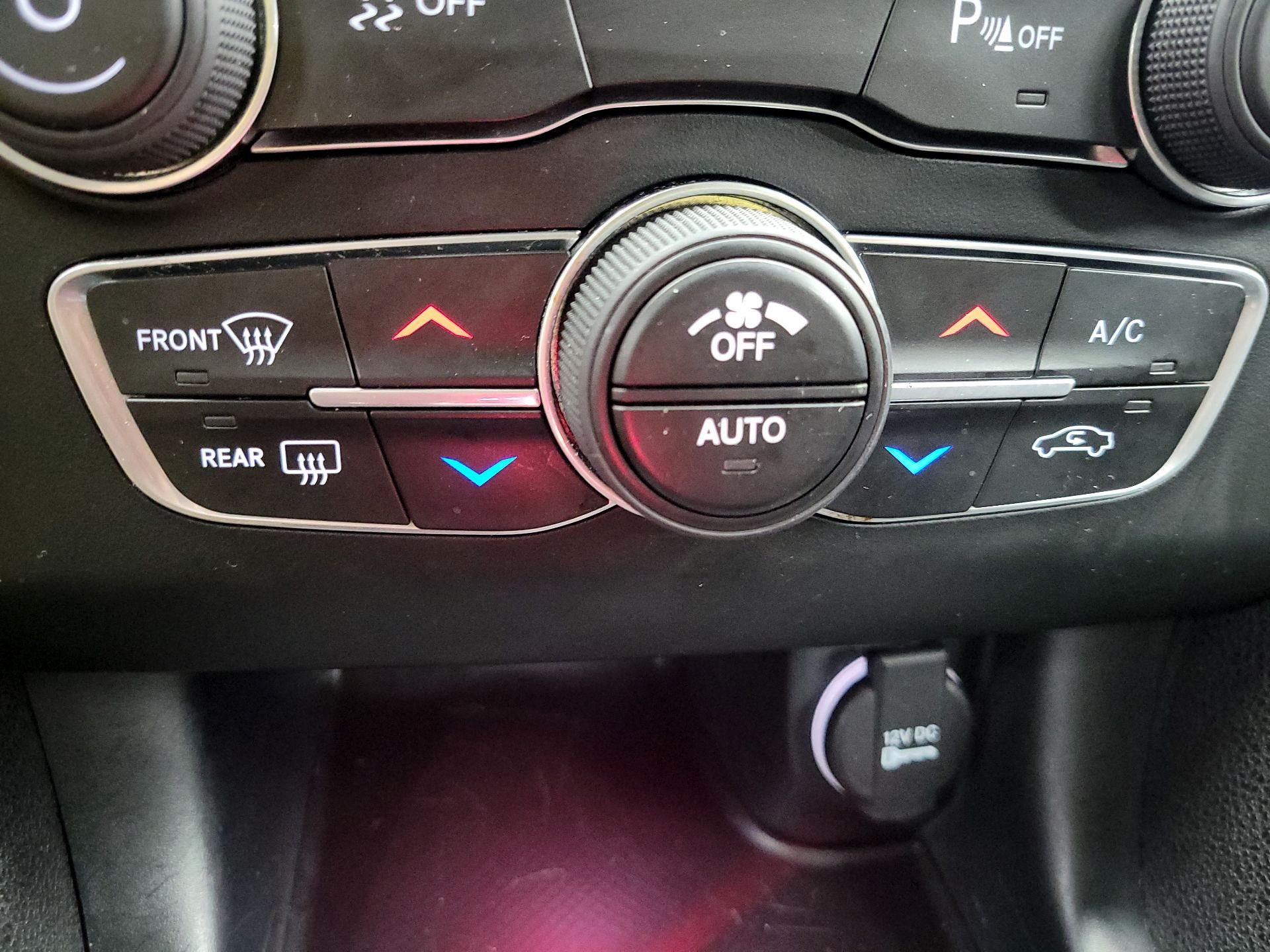 Thumbnail: 2018 Dodge Charger - 14