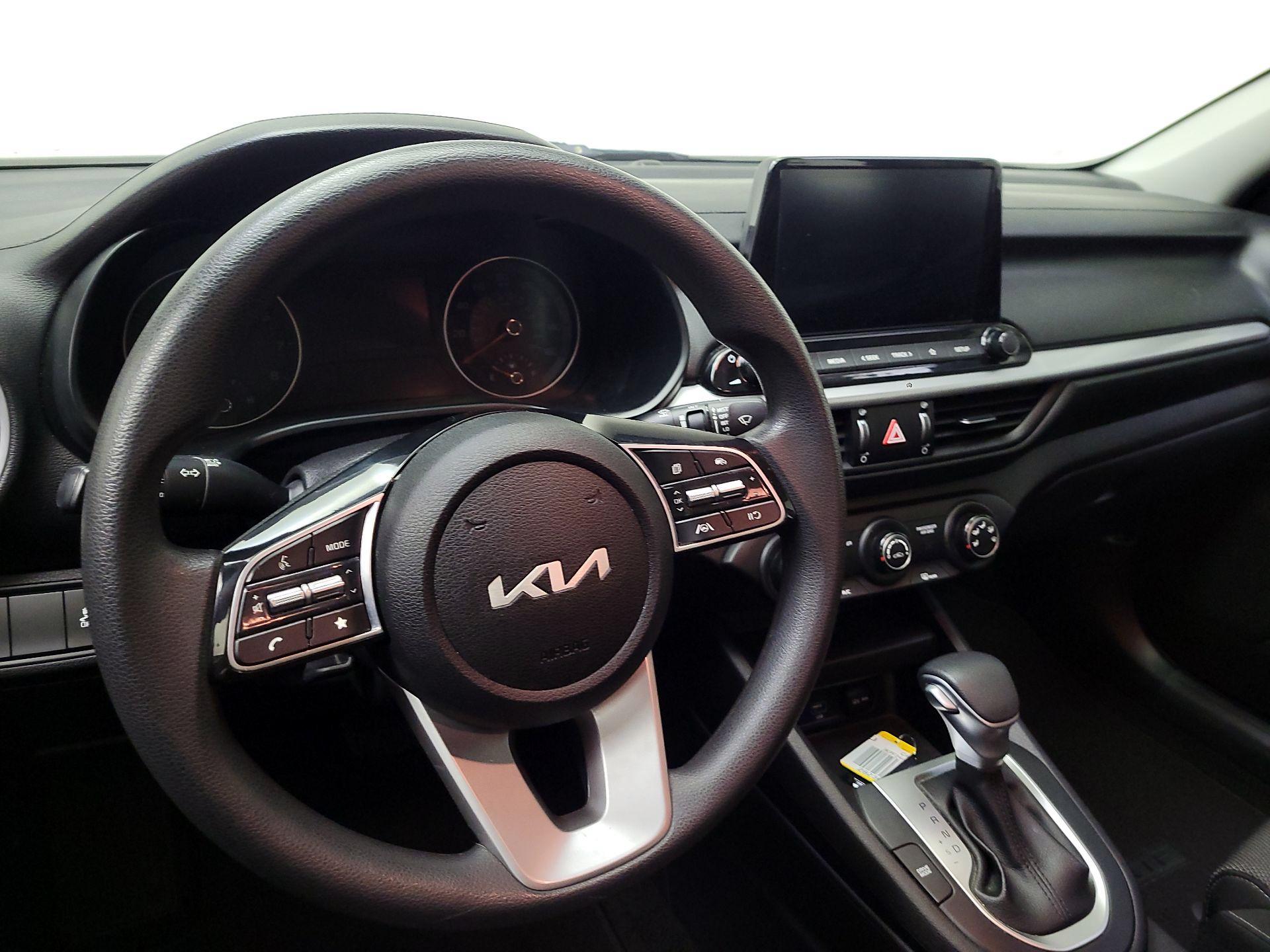 Thumbnail: 2022 Kia Forte - 10