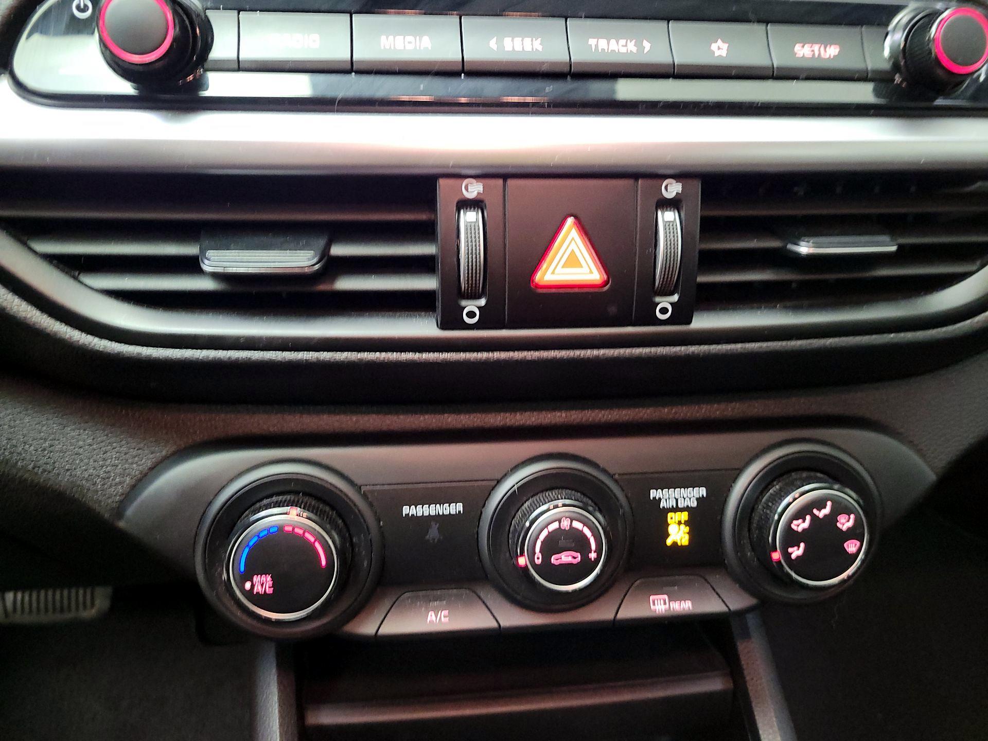 Thumbnail: 2022 Kia Forte - 16