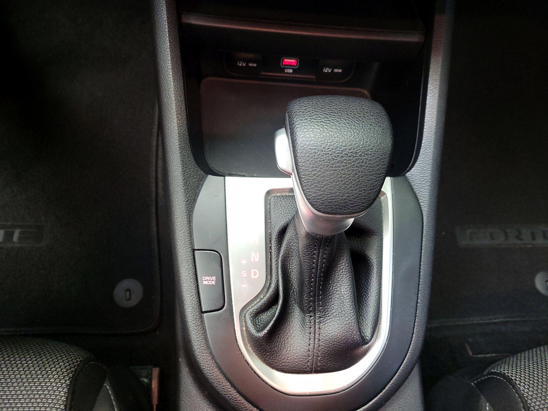 Thumbnail: 2022 Kia Forte - 17