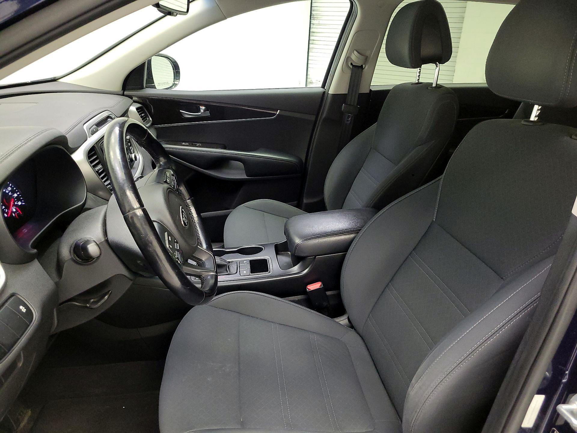 Thumbnail: 2016 Kia Sorento - 9