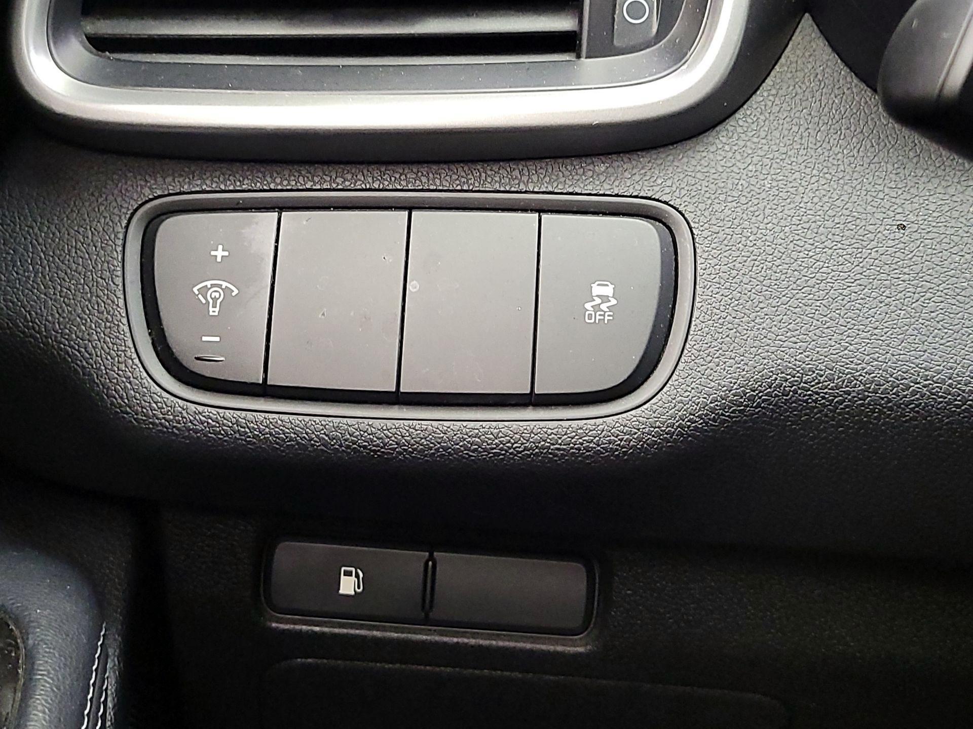 Thumbnail: 2016 Kia Sorento - 11