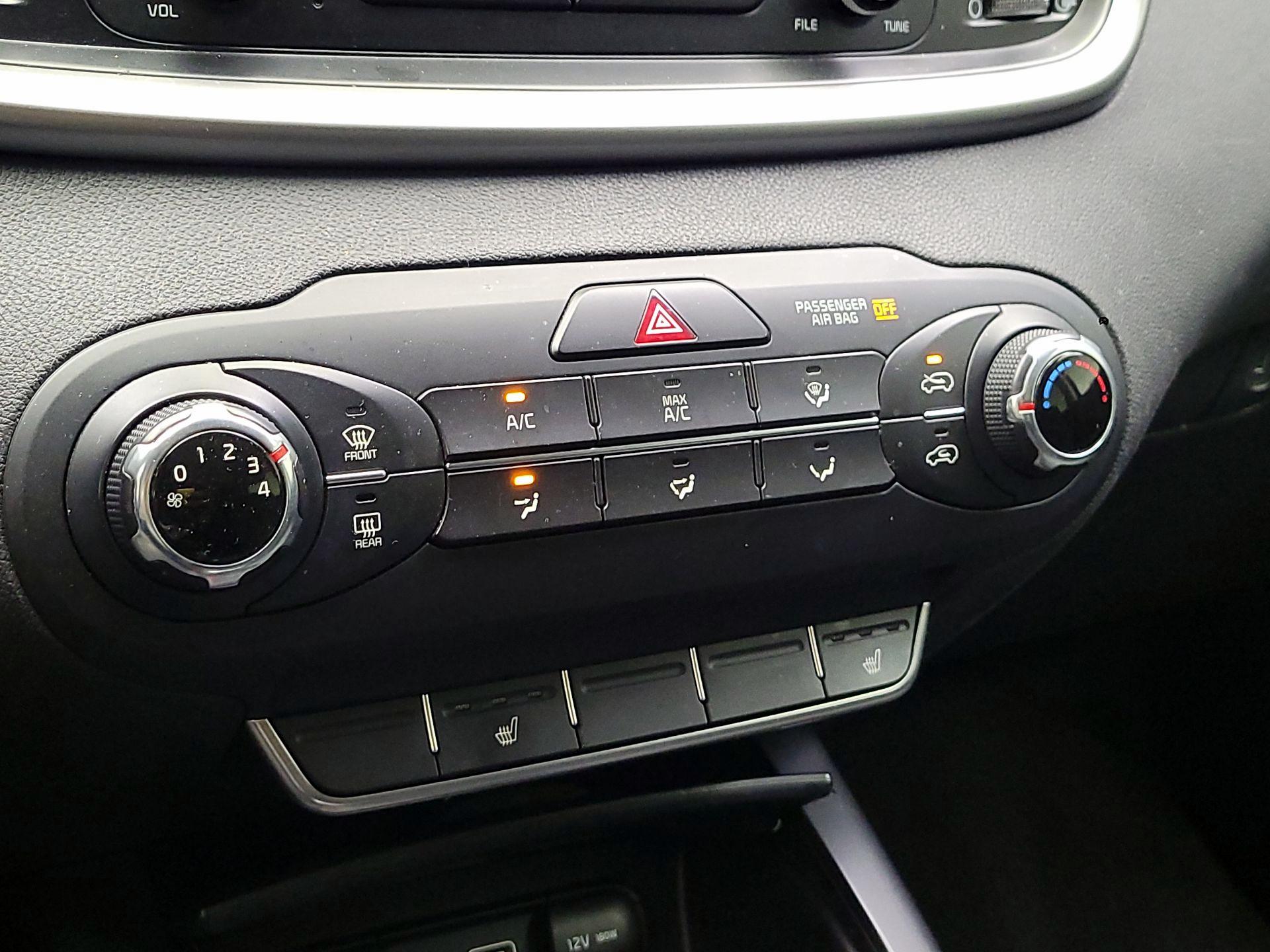 Thumbnail: 2016 Kia Sorento - 14