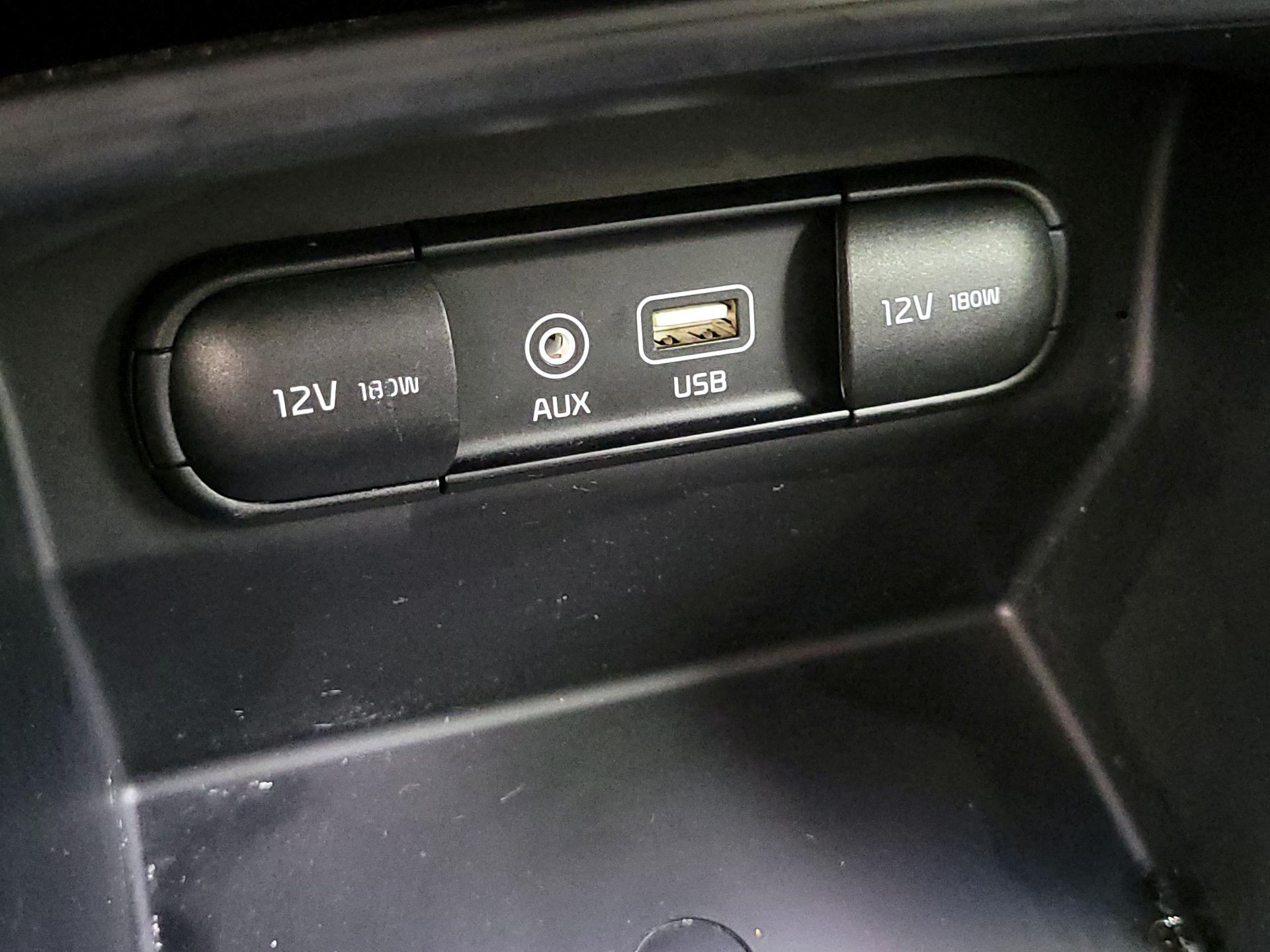 Thumbnail: 2016 Kia Sorento - 16