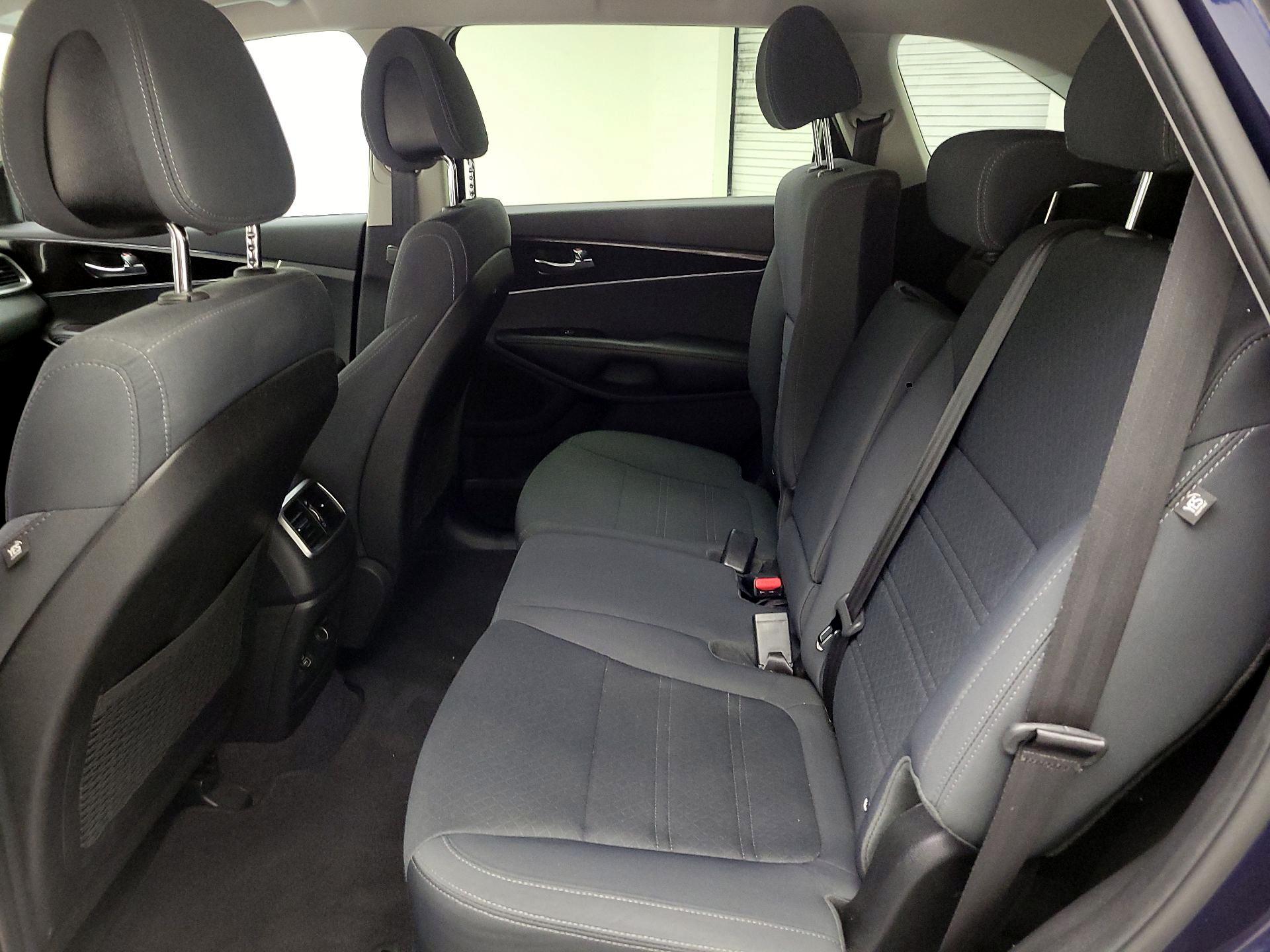 Thumbnail: 2016 Kia Sorento - 17