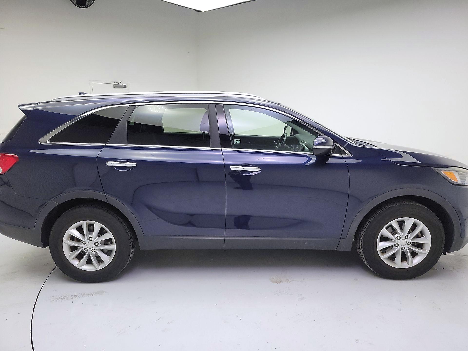 Thumbnail: 2016 Kia Sorento - 4