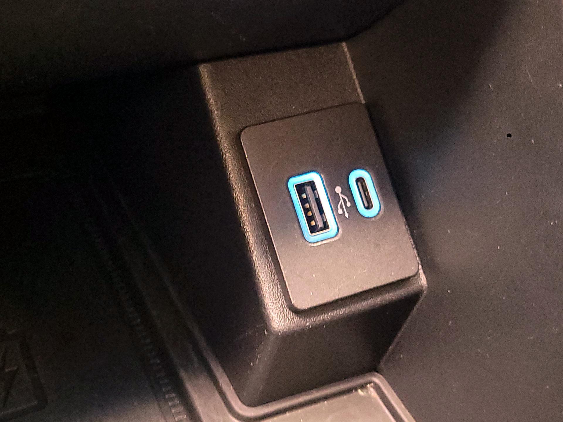 Thumbnail: 2022 Ford Edge - 17