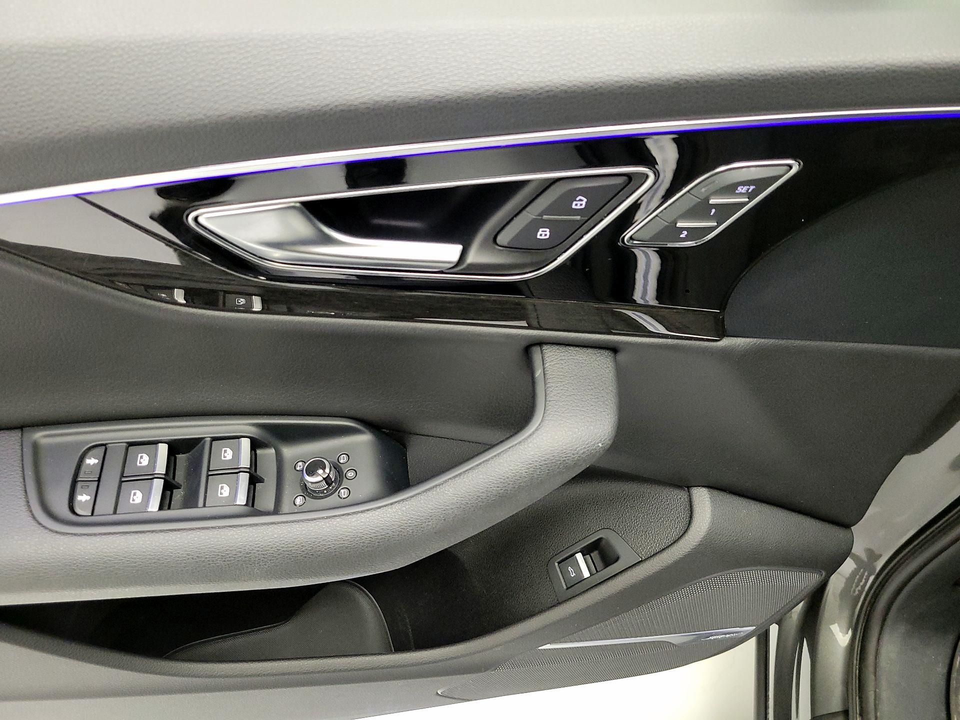 Thumbnail: 2019 Audi Q7 - 10