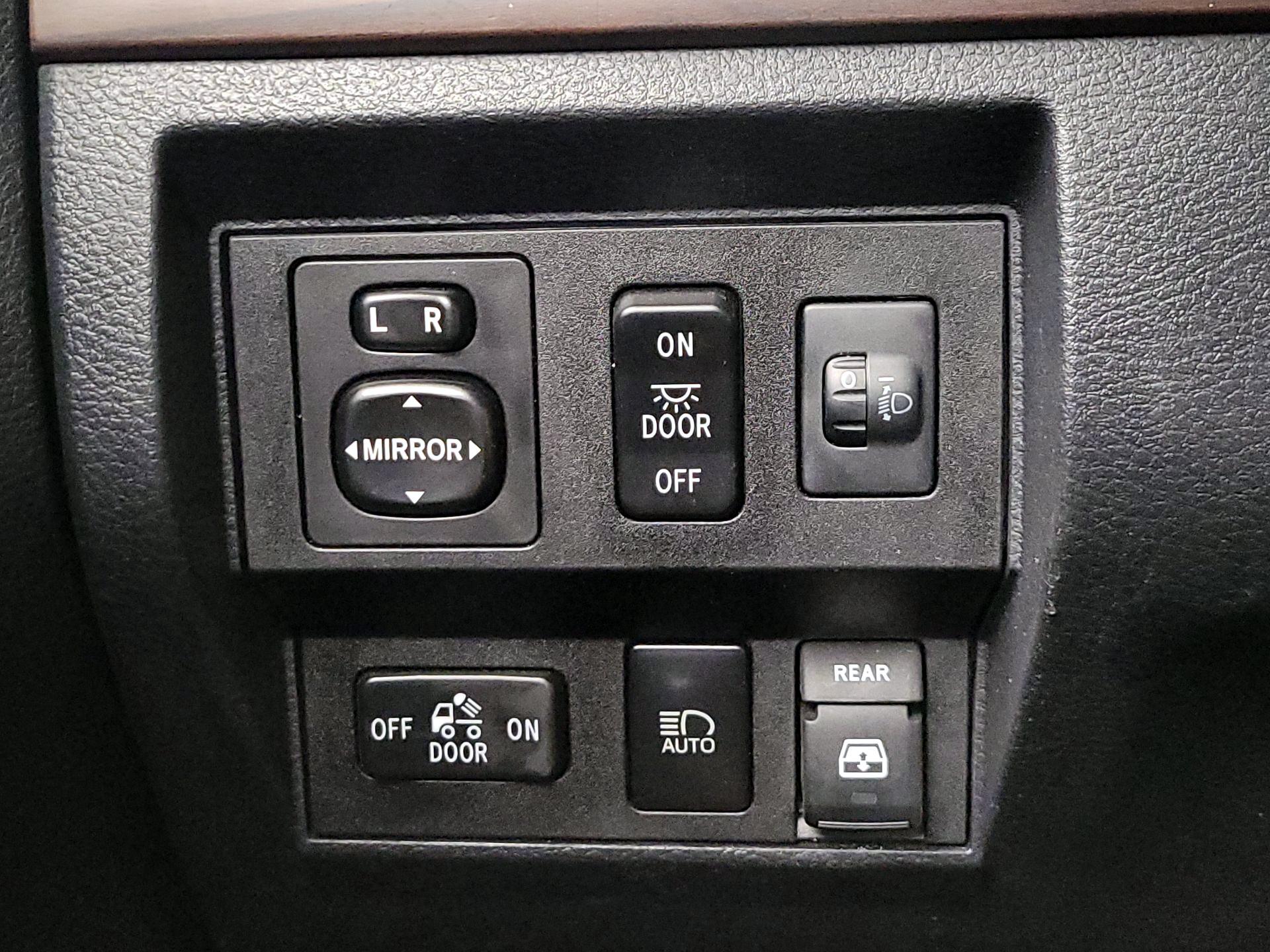 Thumbnail: 2018 Toyota Tundra - 13