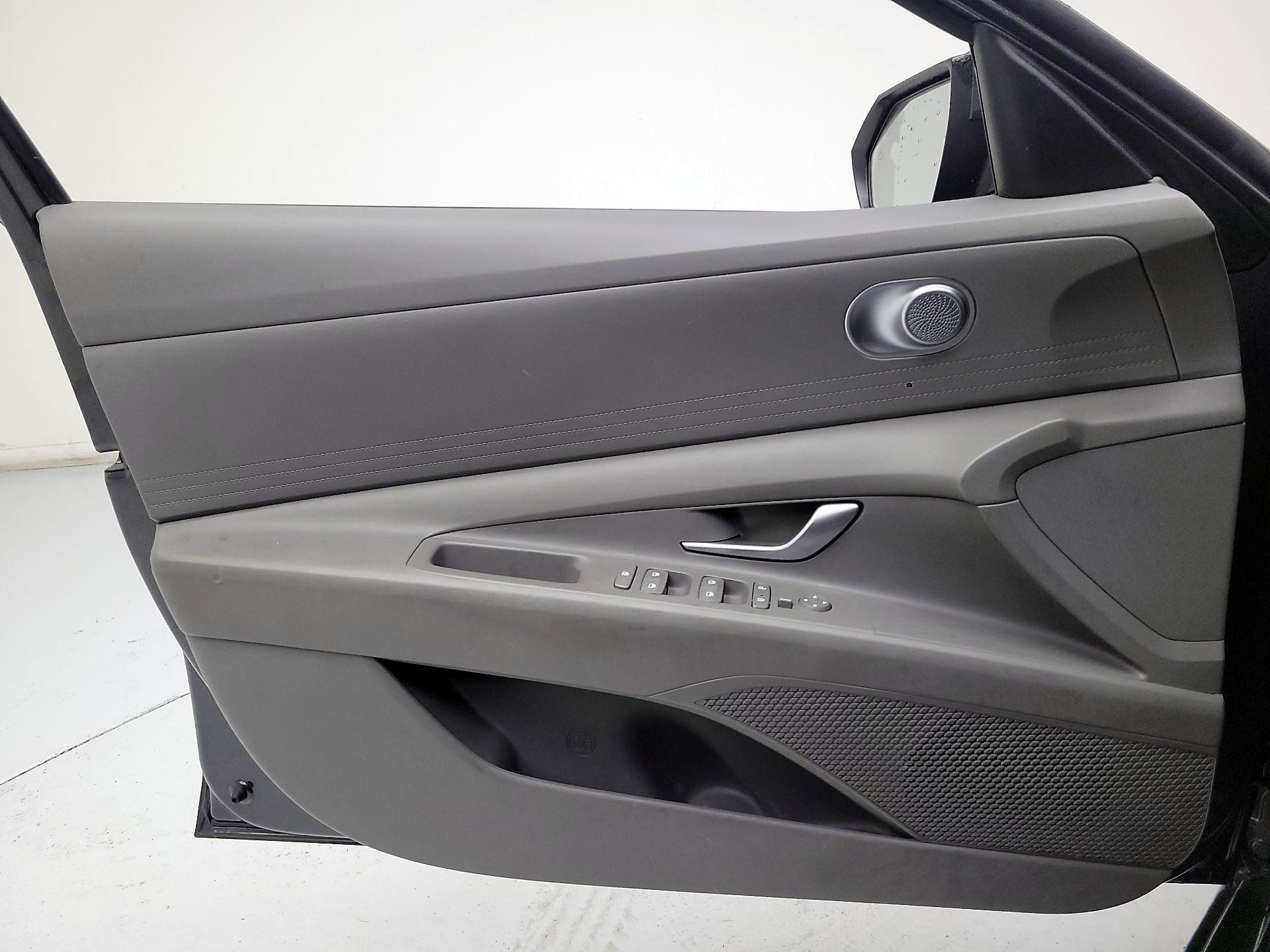 Thumbnail: 2021 Hyundai Elantra - 10