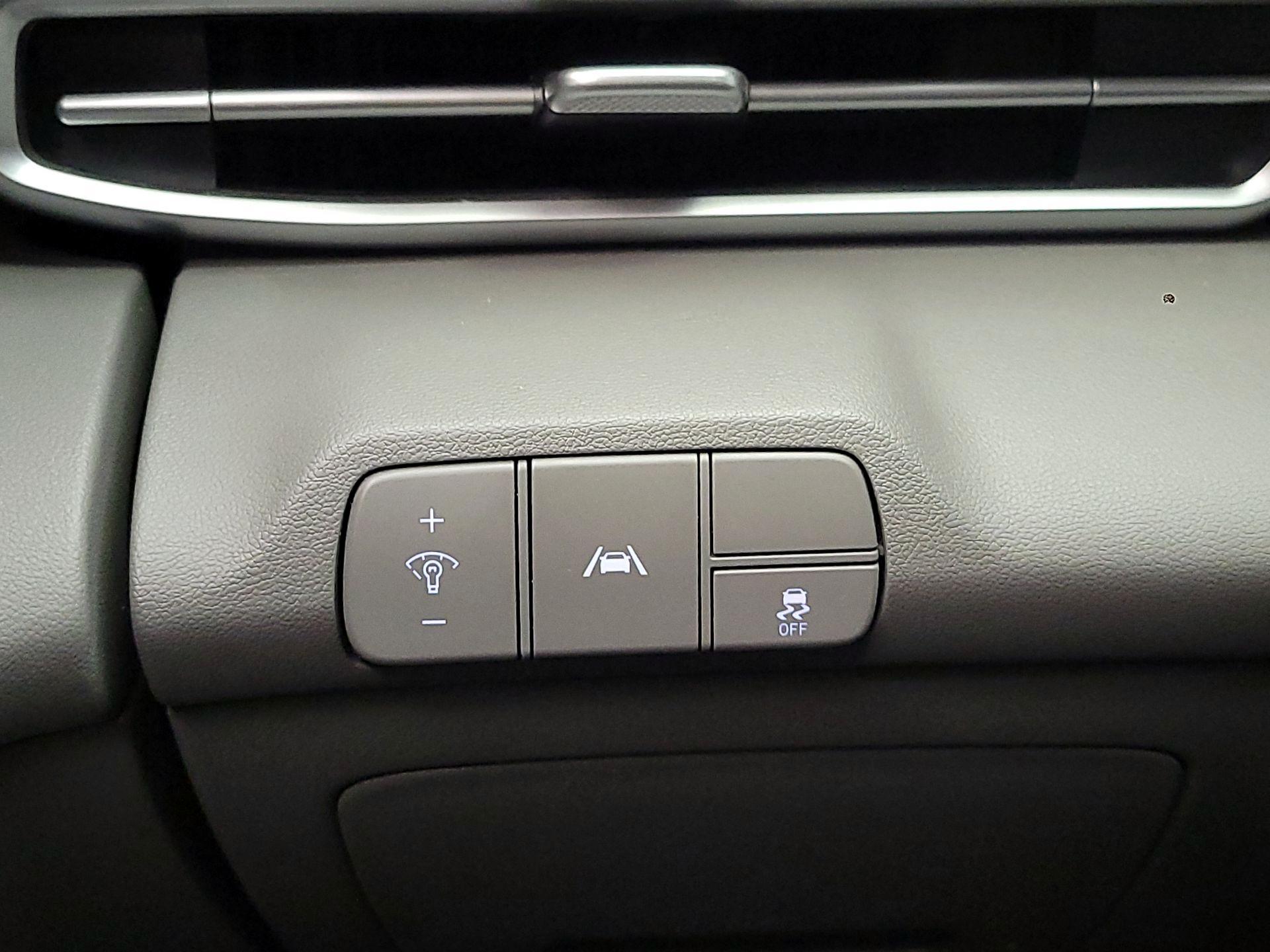 Thumbnail: 2021 Hyundai Elantra - 11