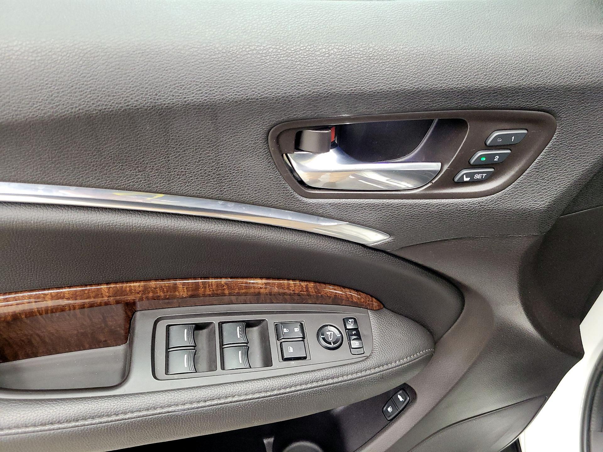 Thumbnail: 2017 Acura MDX - 10