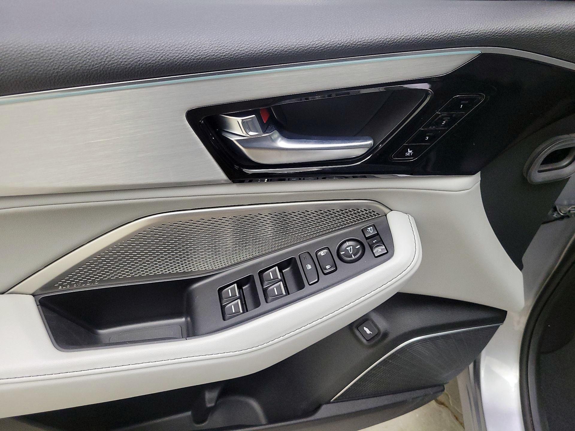 Thumbnail: 2023 Acura MDX - 12