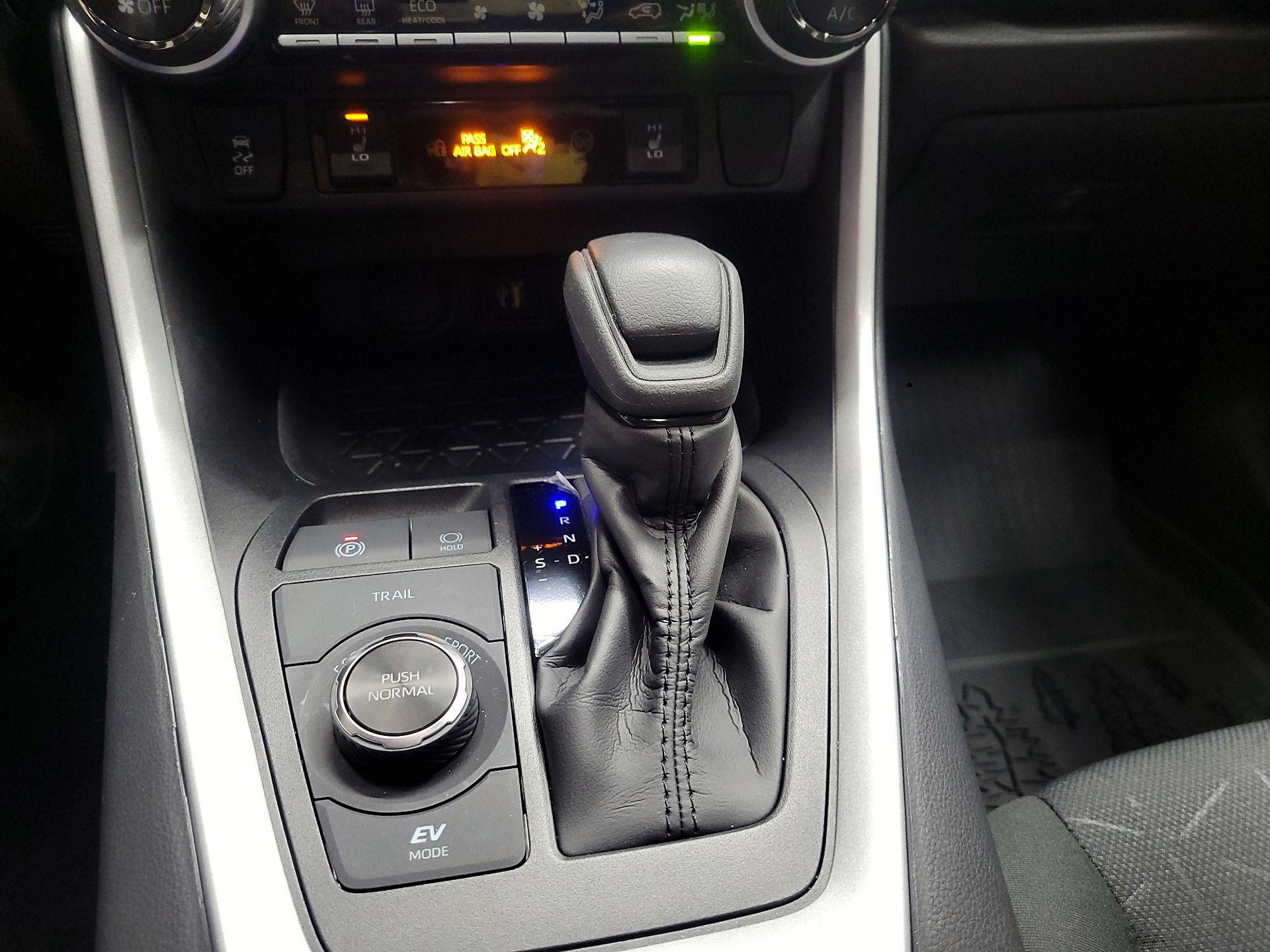 Thumbnail: 2025 Toyota RAV4 - 15