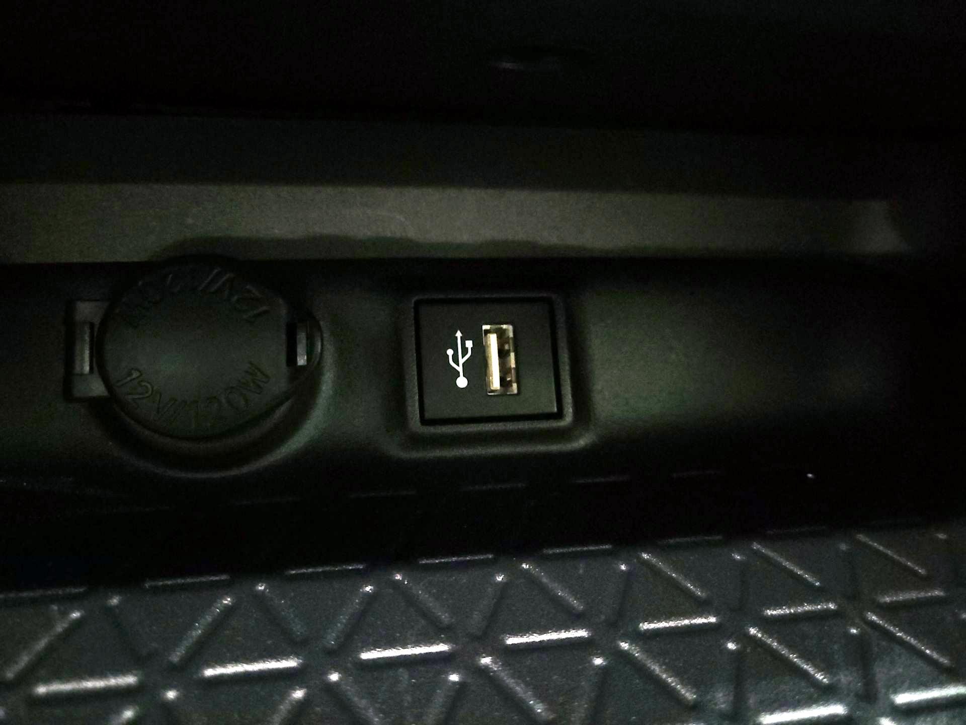 Thumbnail: 2025 Toyota RAV4 - 16