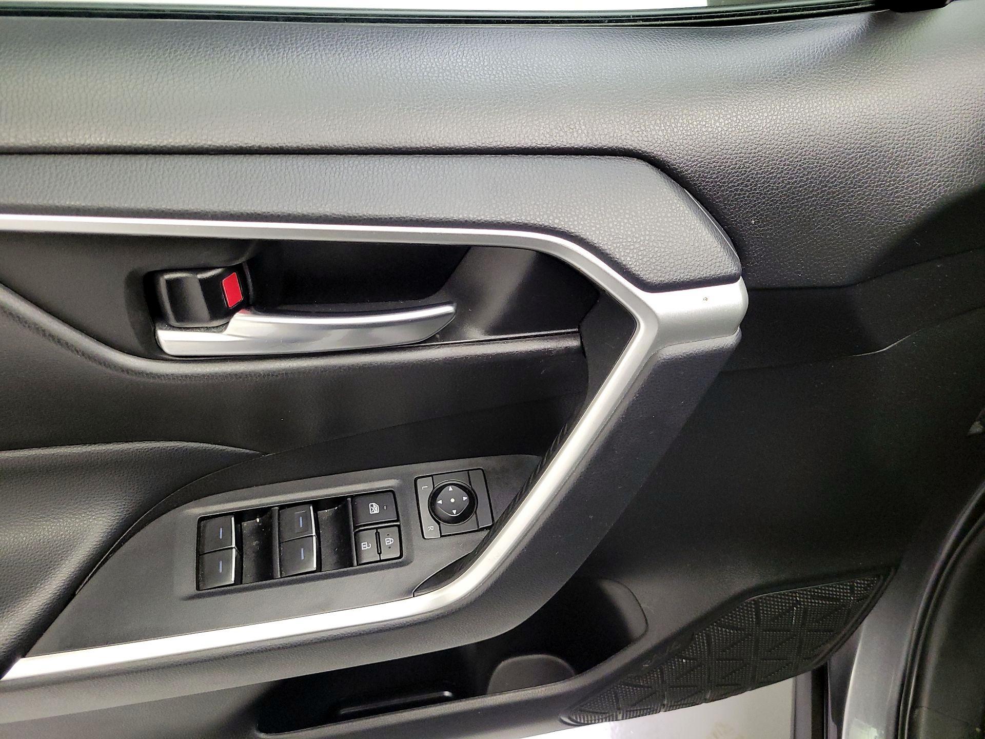 Thumbnail: 2023 Toyota RAV4 - 10