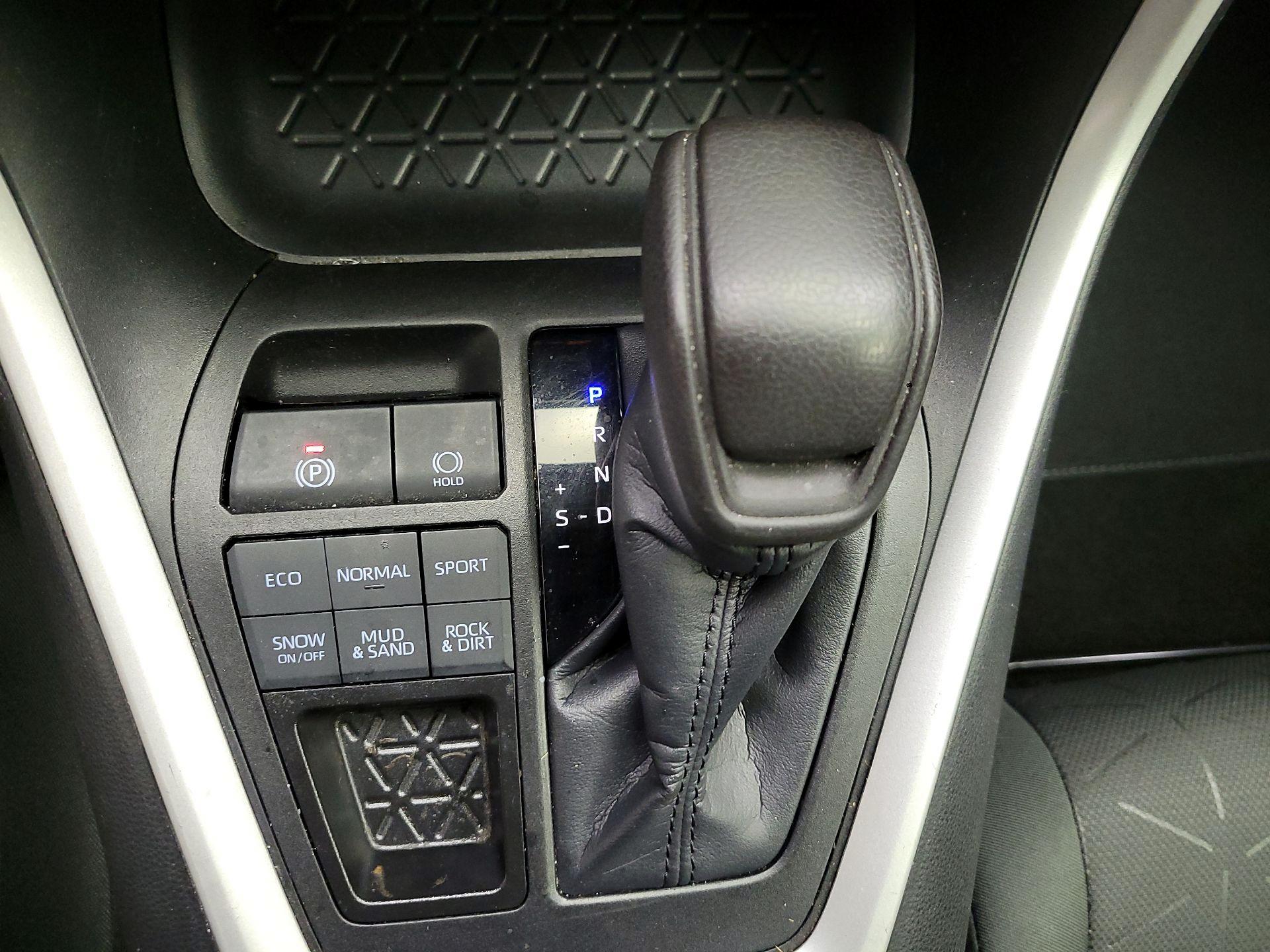 Thumbnail: 2023 Toyota RAV4 - 15