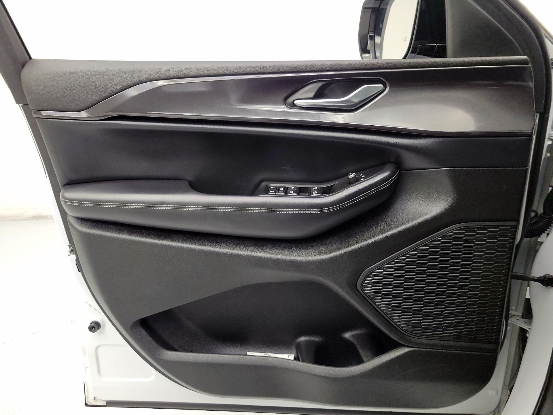 Thumbnail: 2023 Jeep Grand Cherokee L - 12