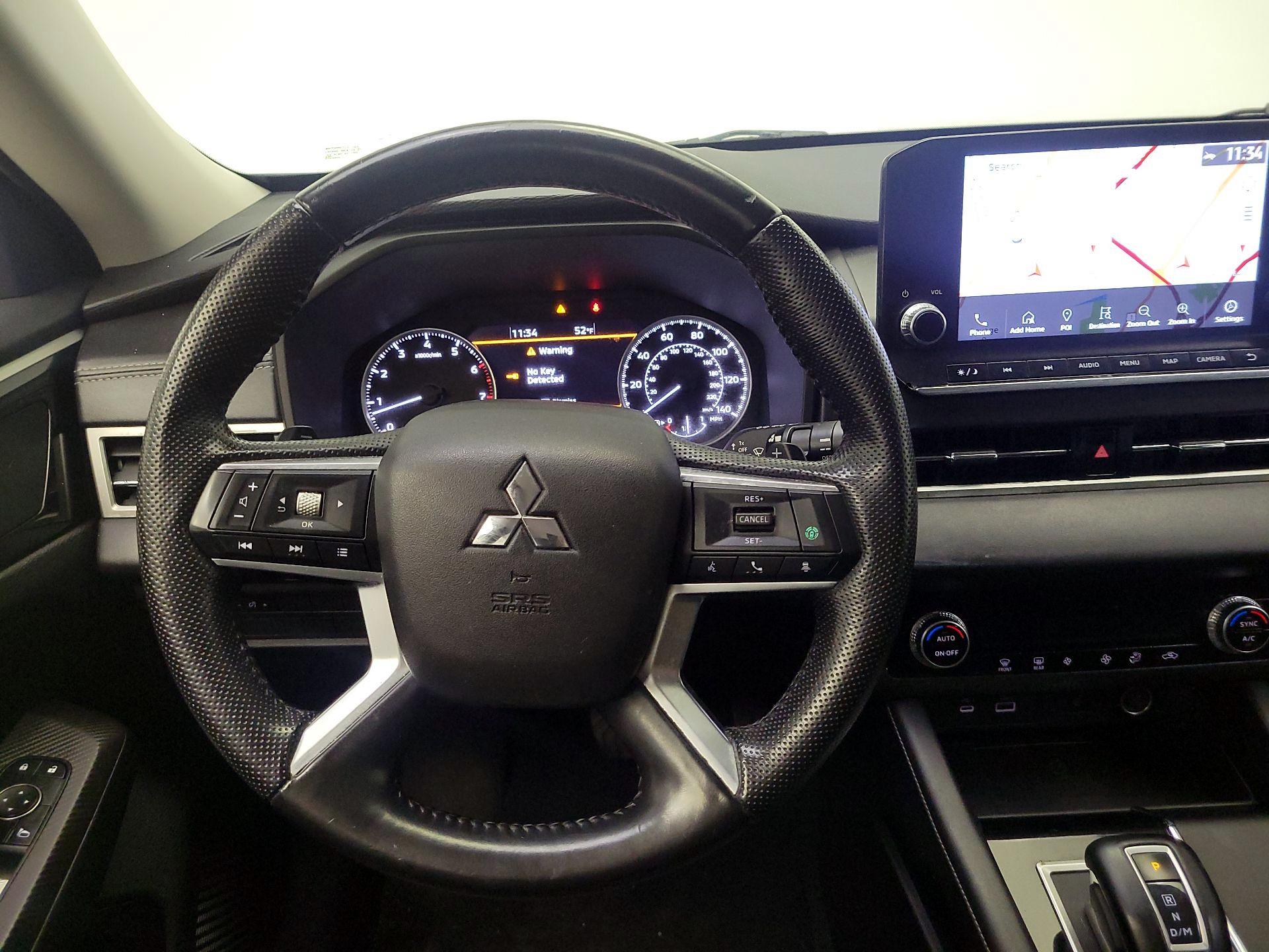 Thumbnail: 2022 Mitsubishi Outlander - 10
