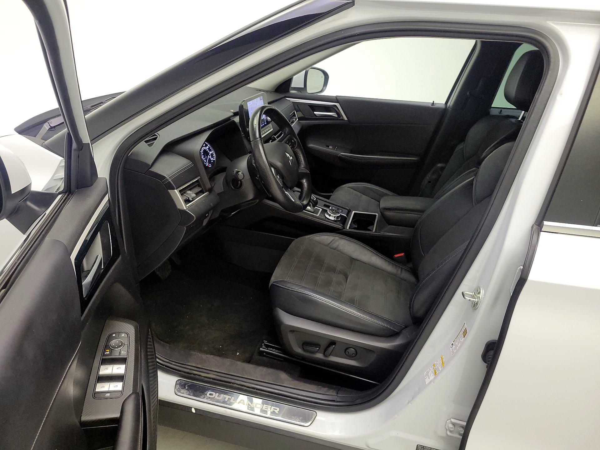 Thumbnail: 2022 Mitsubishi Outlander - 11