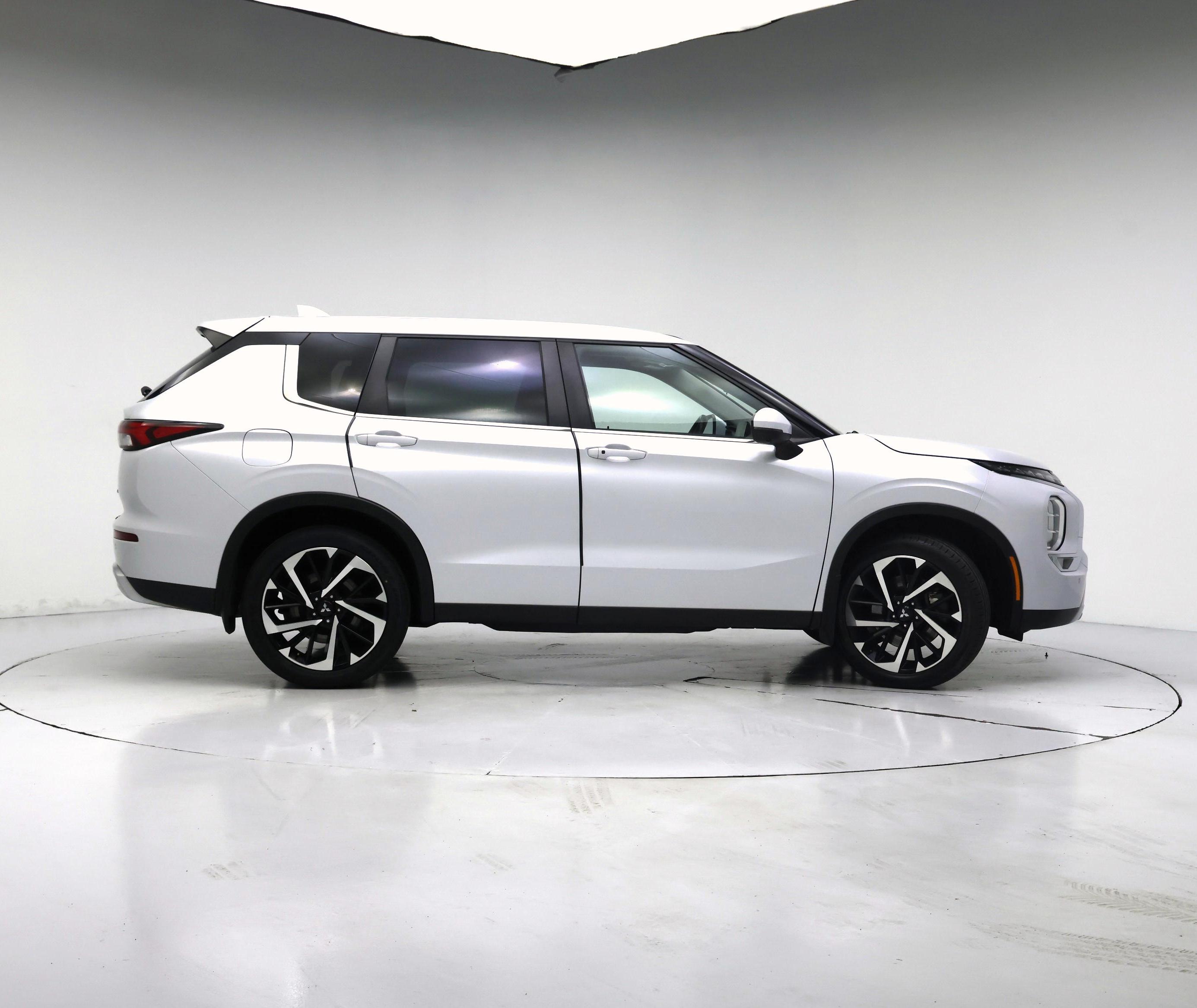 Thumbnail: 2022 Mitsubishi Outlander - 7
