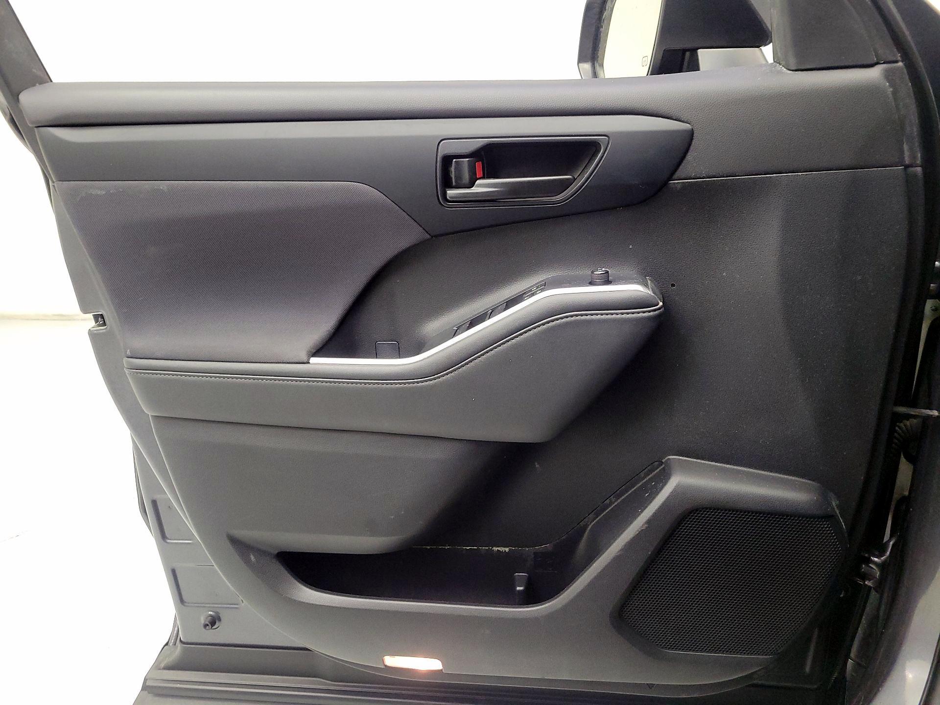 Thumbnail: 2024 Toyota Highlander - 12