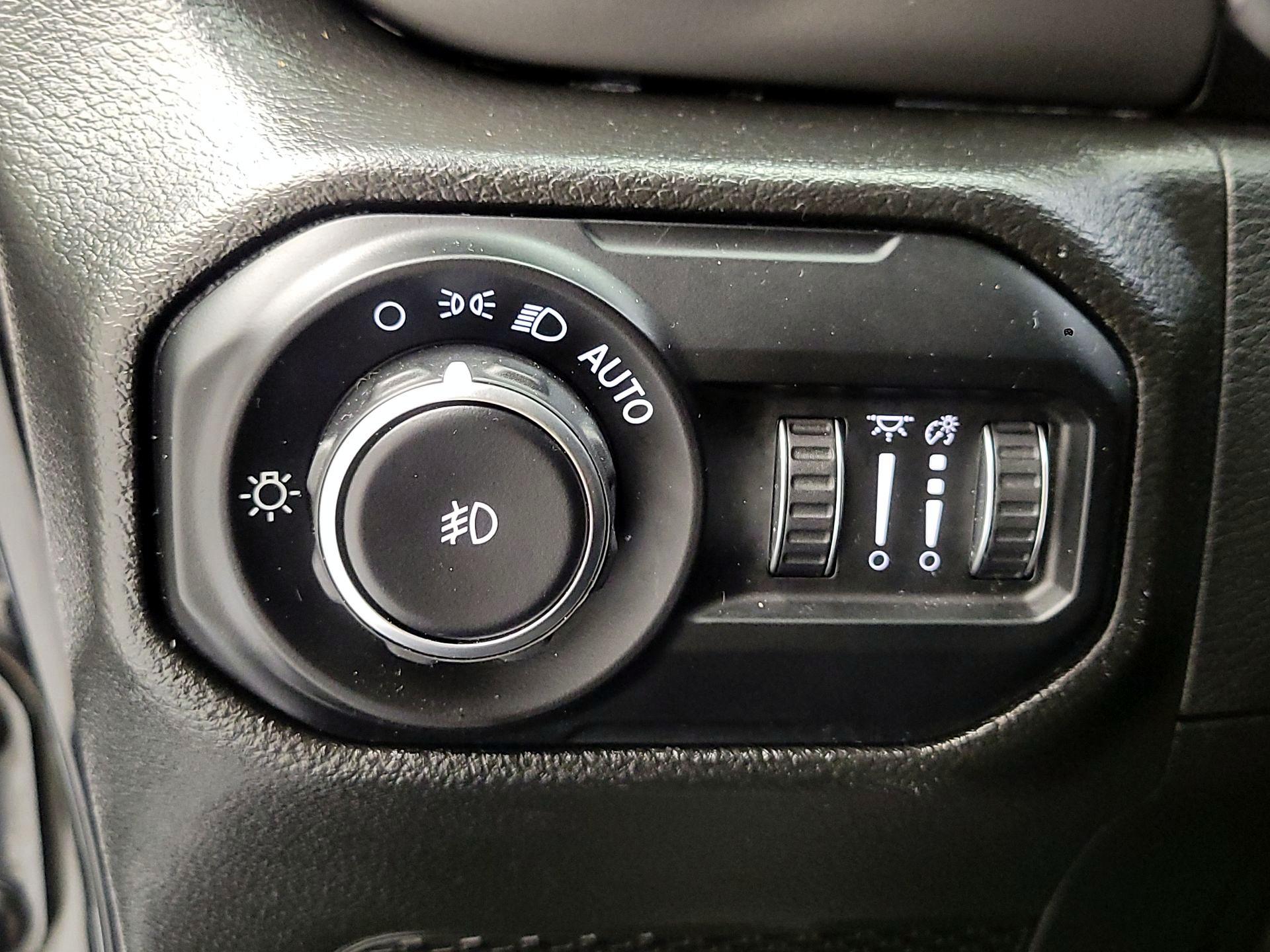 Thumbnail: 2021 Jeep Wrangler - 11