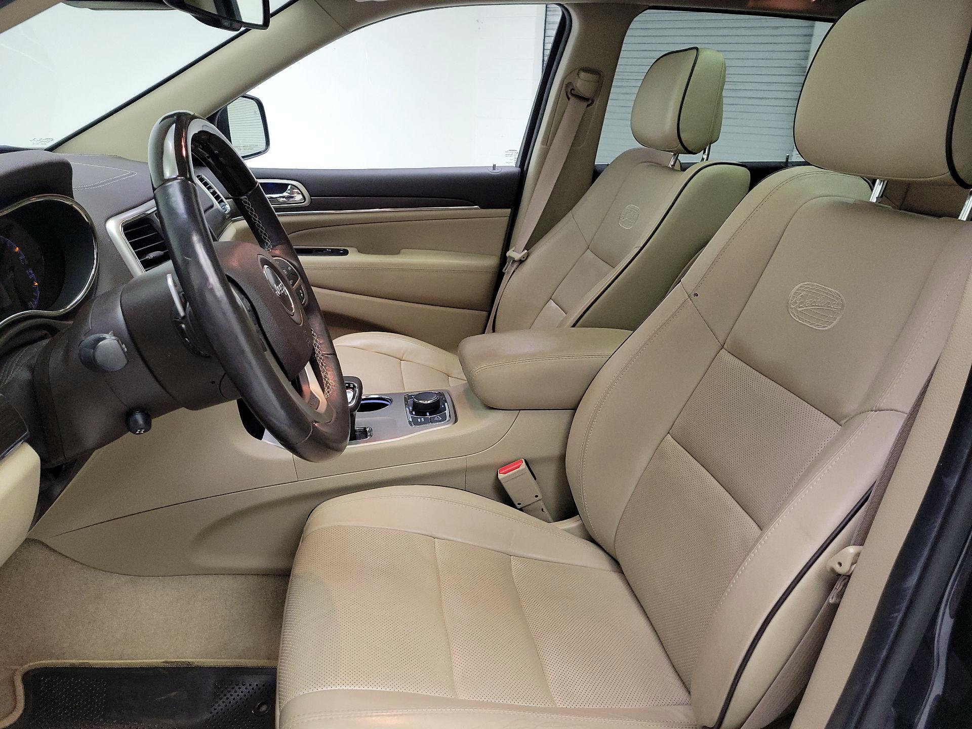 Thumbnail: 2015 Jeep Grand Cherokee - 11