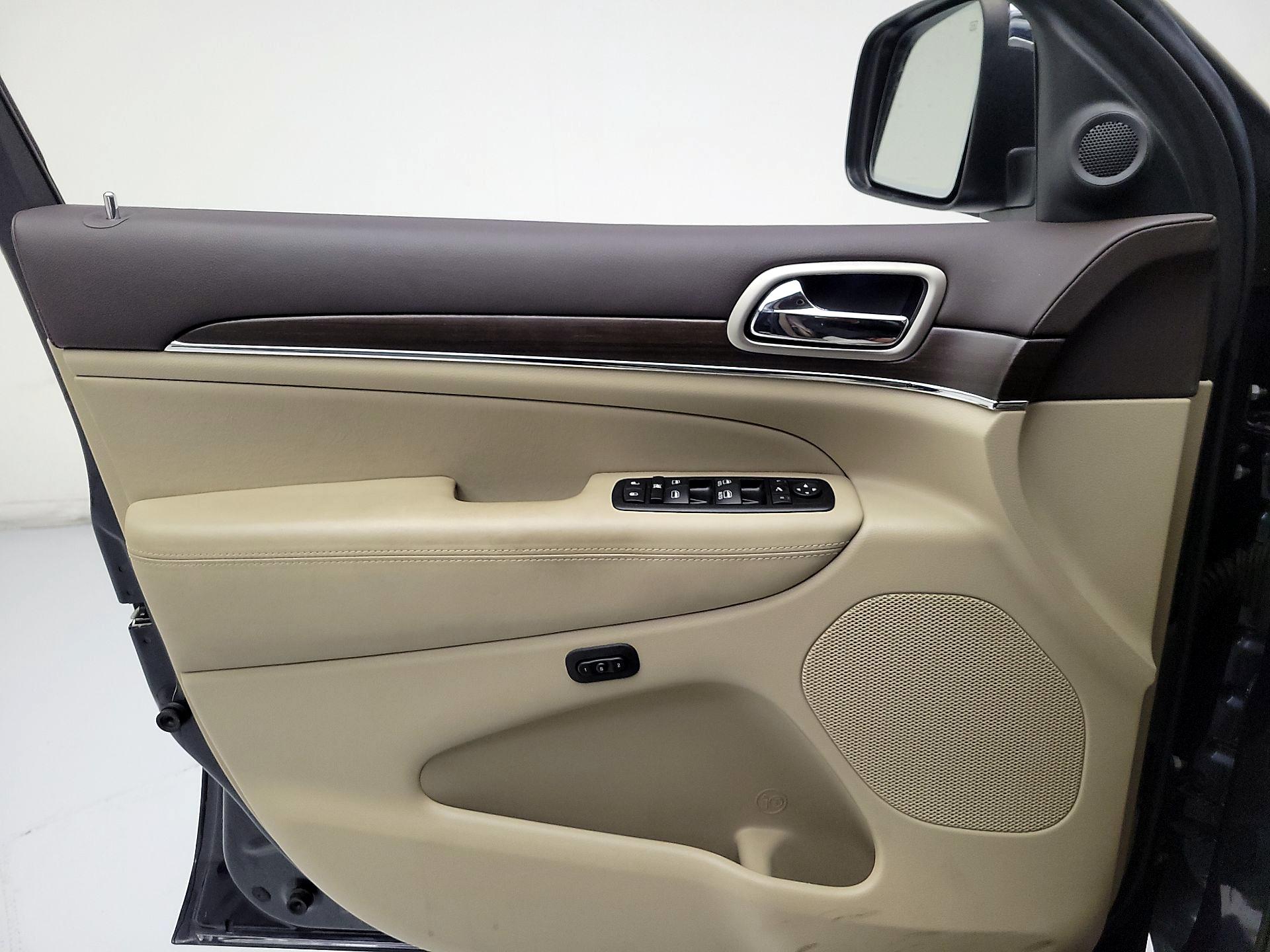 Thumbnail: 2015 Jeep Grand Cherokee - 12