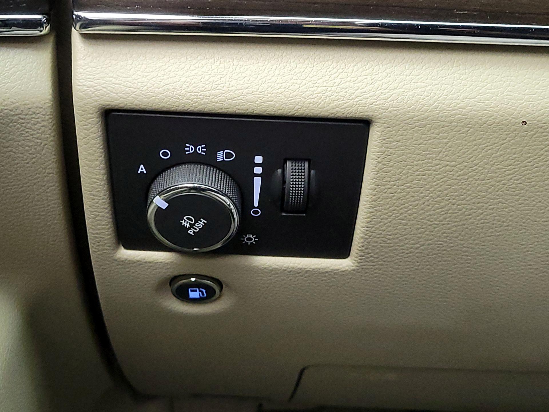 Thumbnail: 2015 Jeep Grand Cherokee - 13