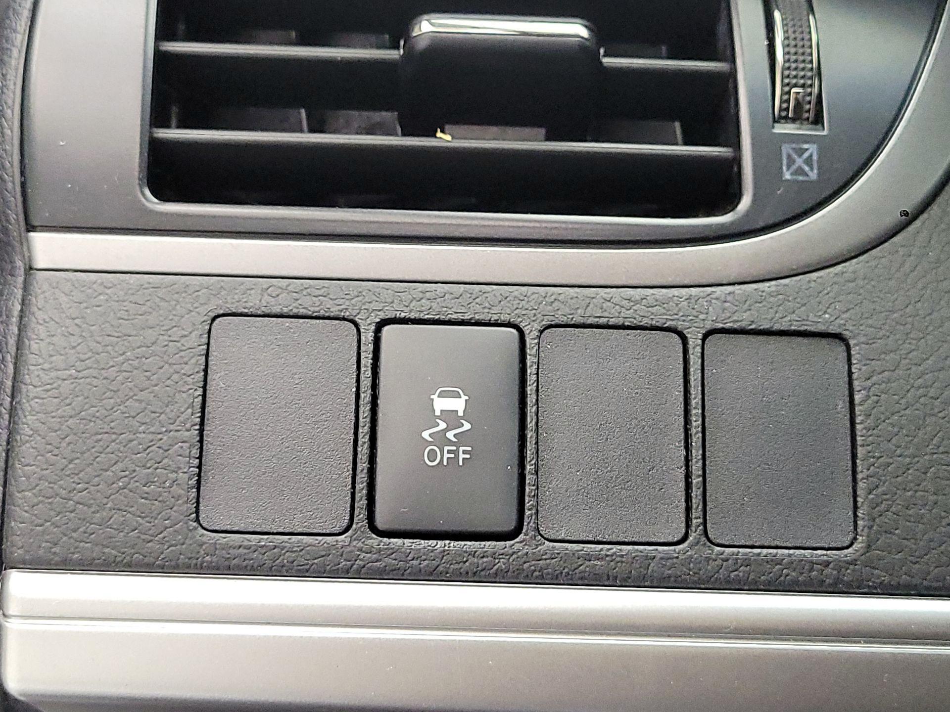 Thumbnail: 2014 Toyota Camry - 11