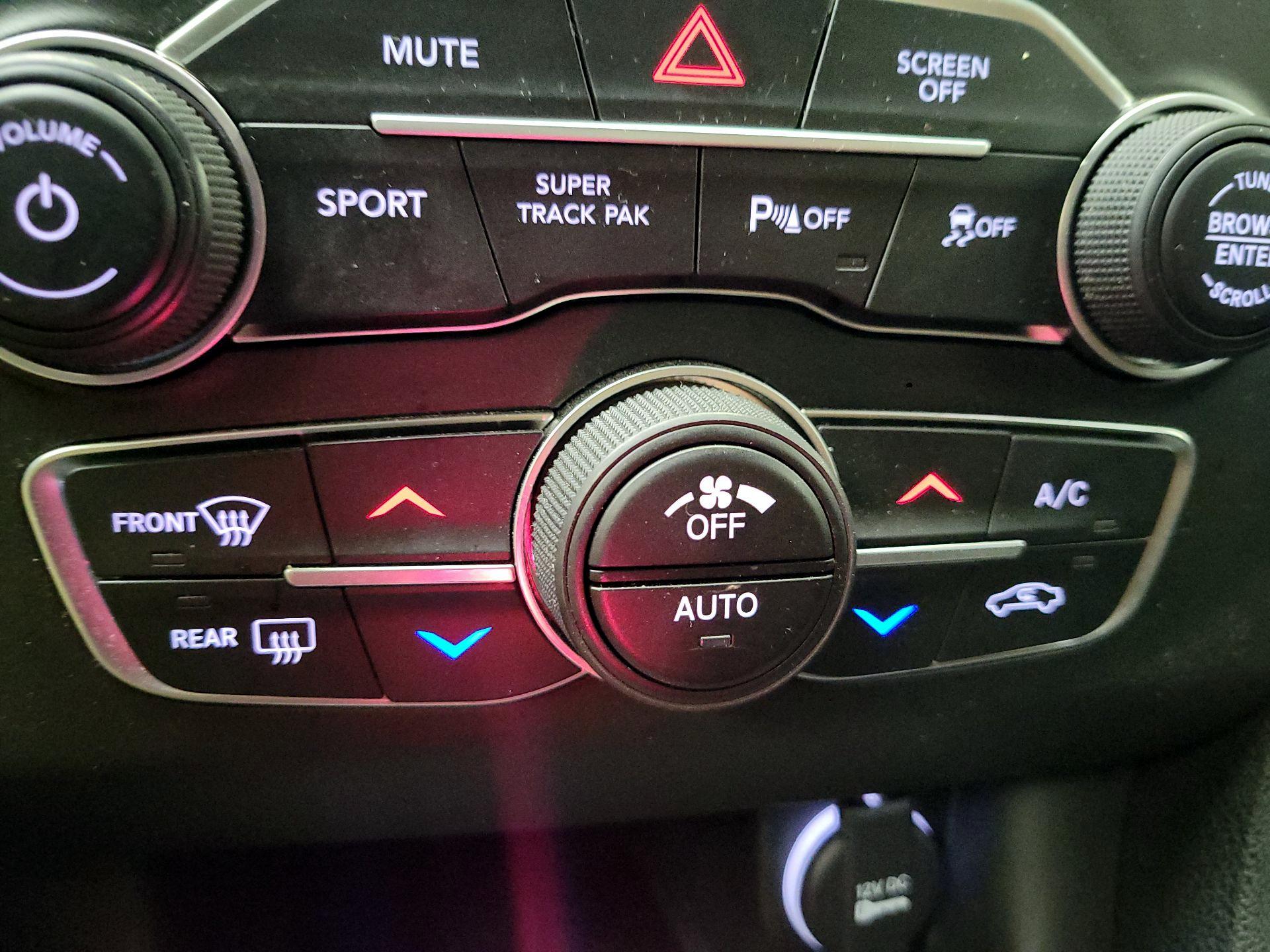 Thumbnail: 2022 Dodge Charger - 14