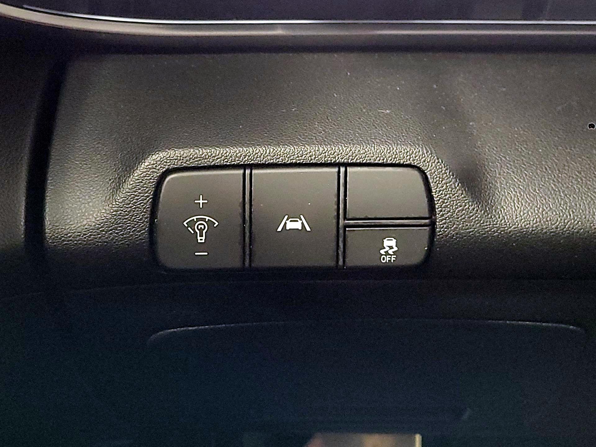 Thumbnail: 2023 Hyundai Elantra - 11