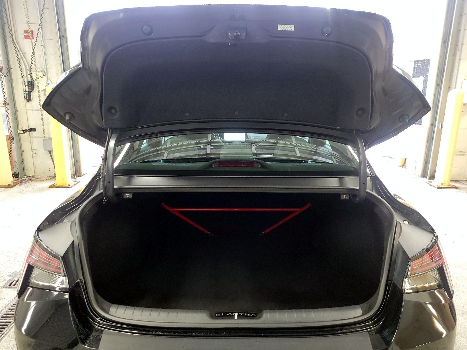 Thumbnail: 2023 Hyundai Elantra - 20