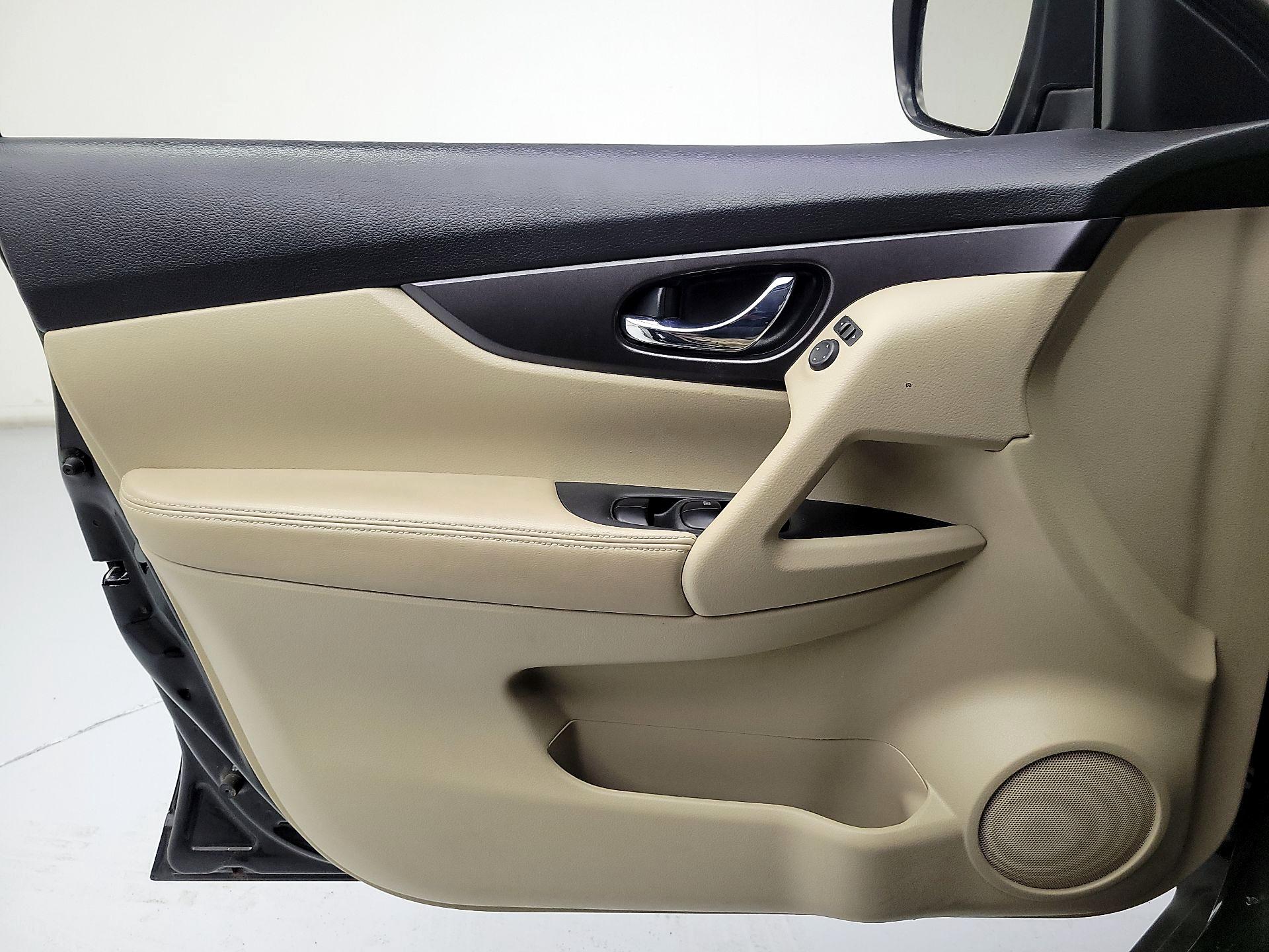 Thumbnail: 2016 Nissan Rogue - 12