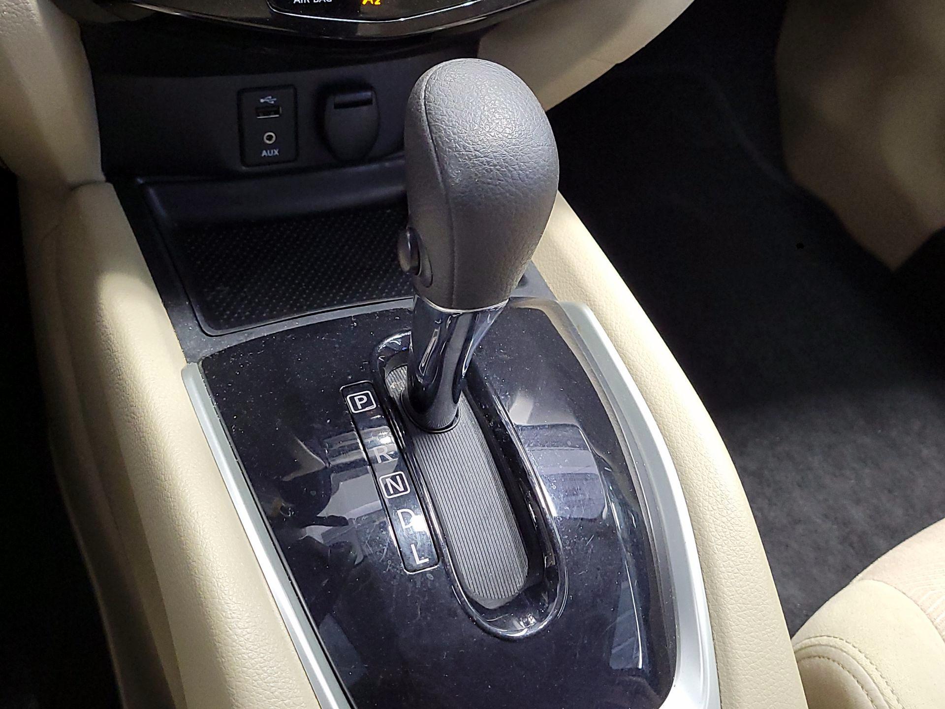 Thumbnail: 2016 Nissan Rogue - 17