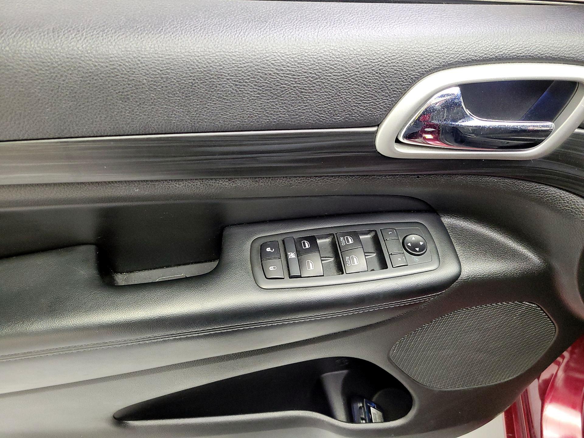 Thumbnail: 2020 Jeep Grand Cherokee - 10