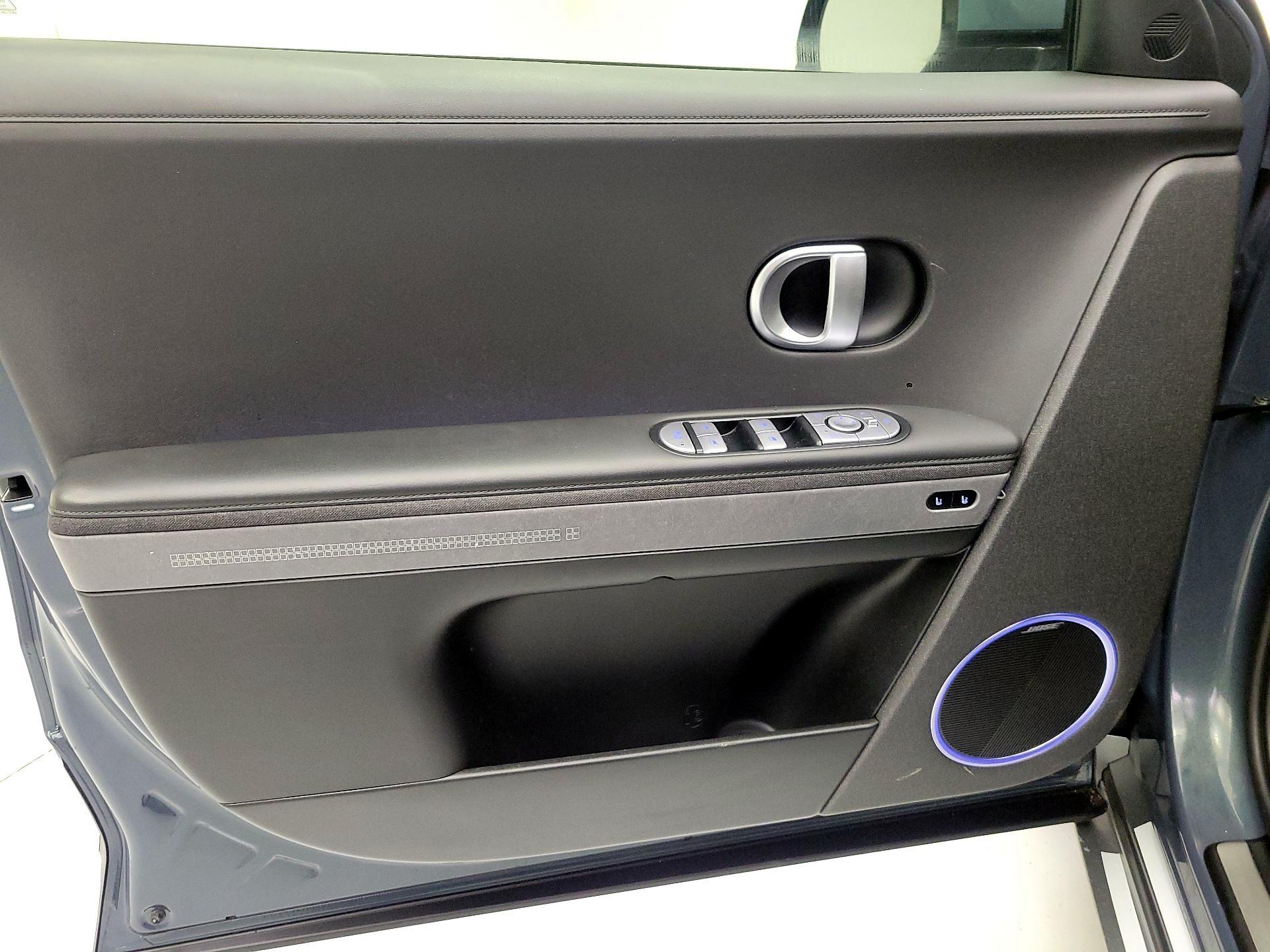 Thumbnail: 2023 Hyundai Ioniq 5 - 10