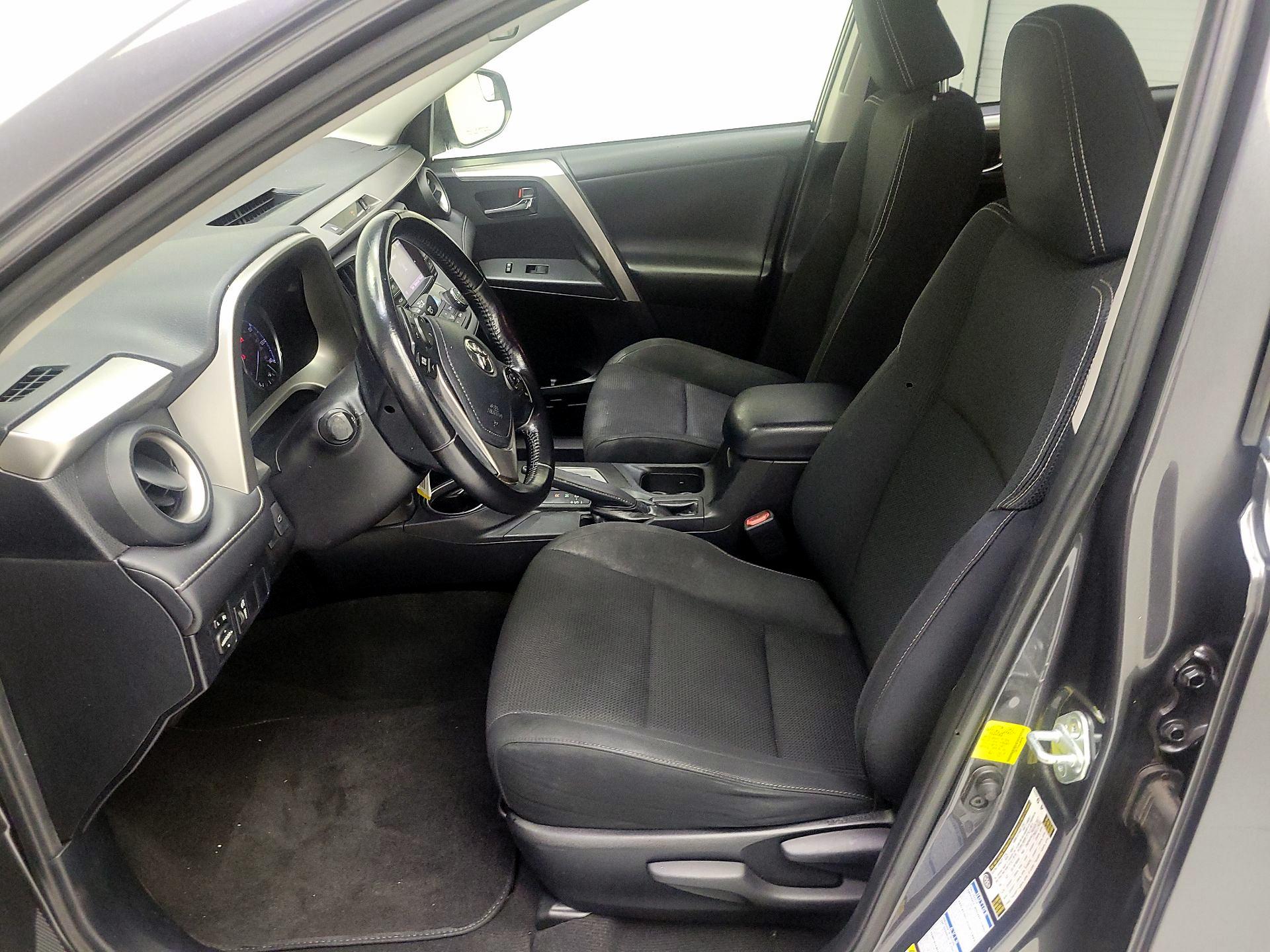 Thumbnail: 2016 Toyota RAV4 - 11