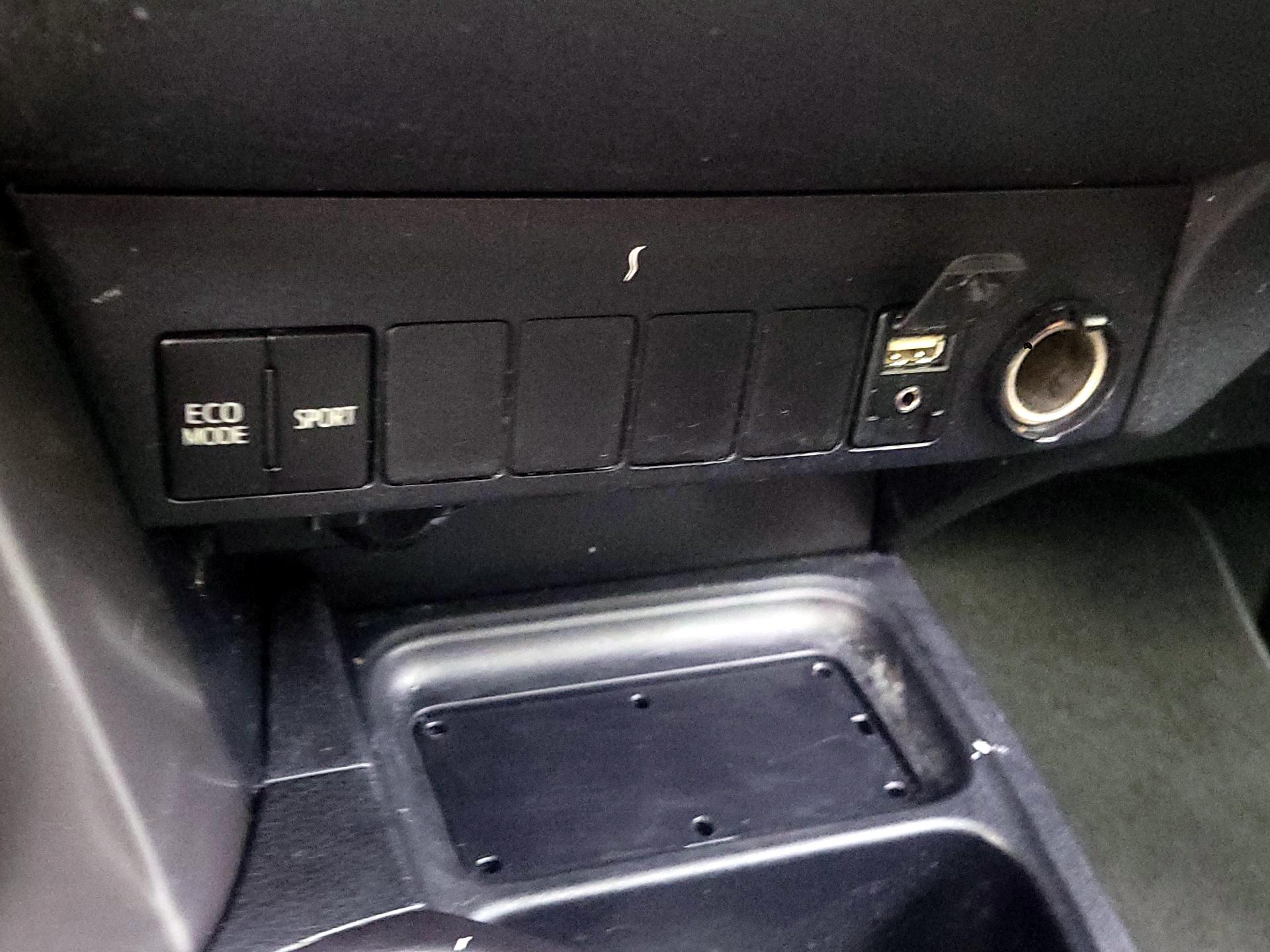 Thumbnail: 2016 Toyota RAV4 - 18