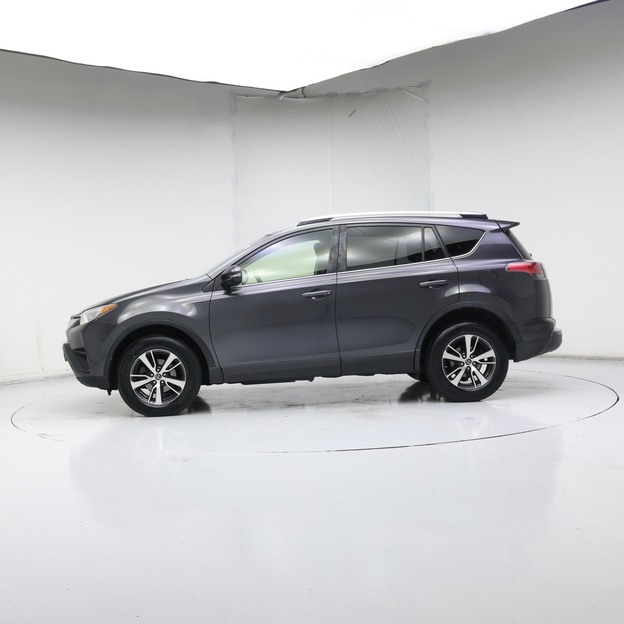 Thumbnail: 2016 Toyota RAV4 - 3