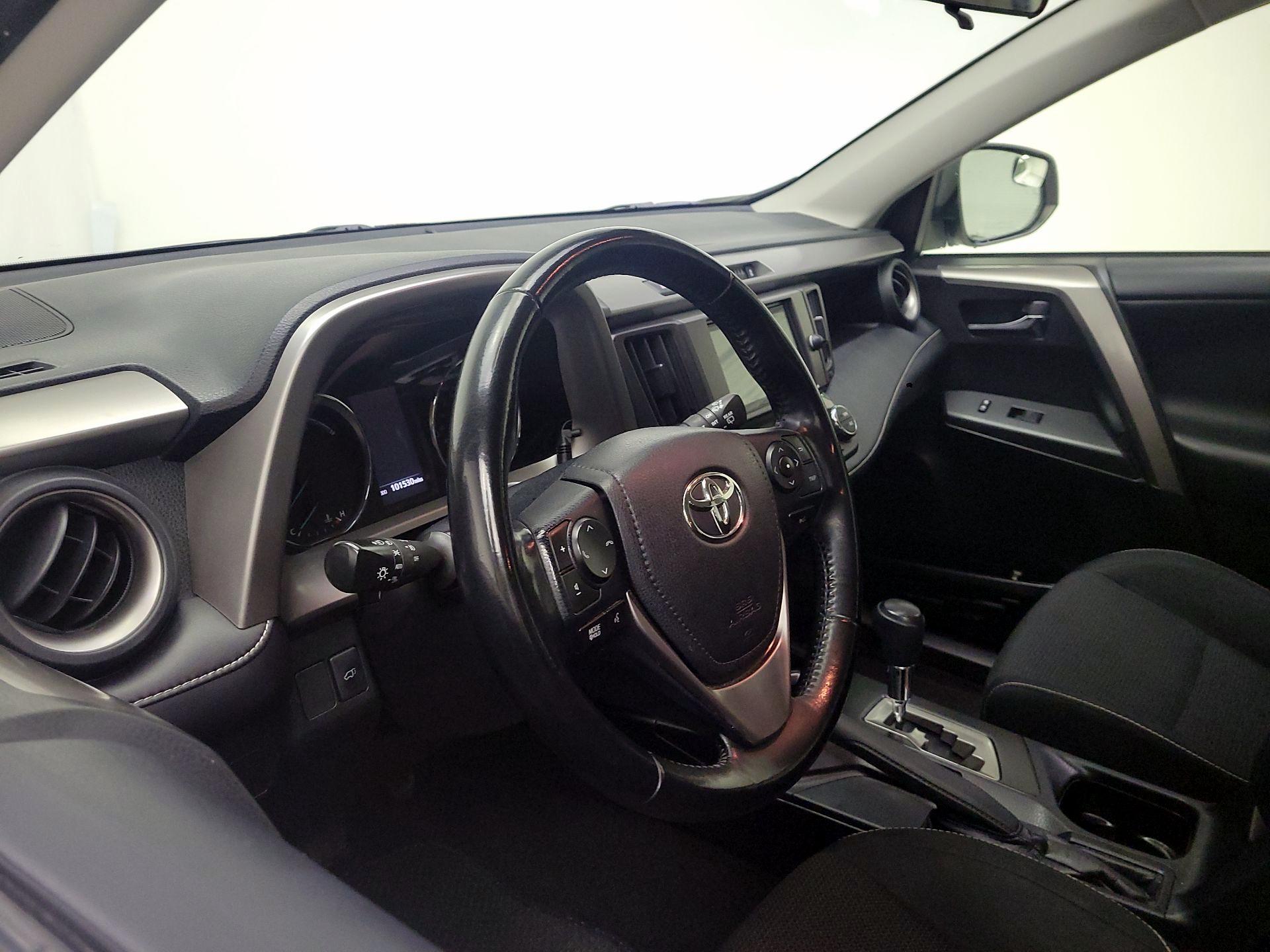 Thumbnail: 2018 Toyota RAV4 - 9