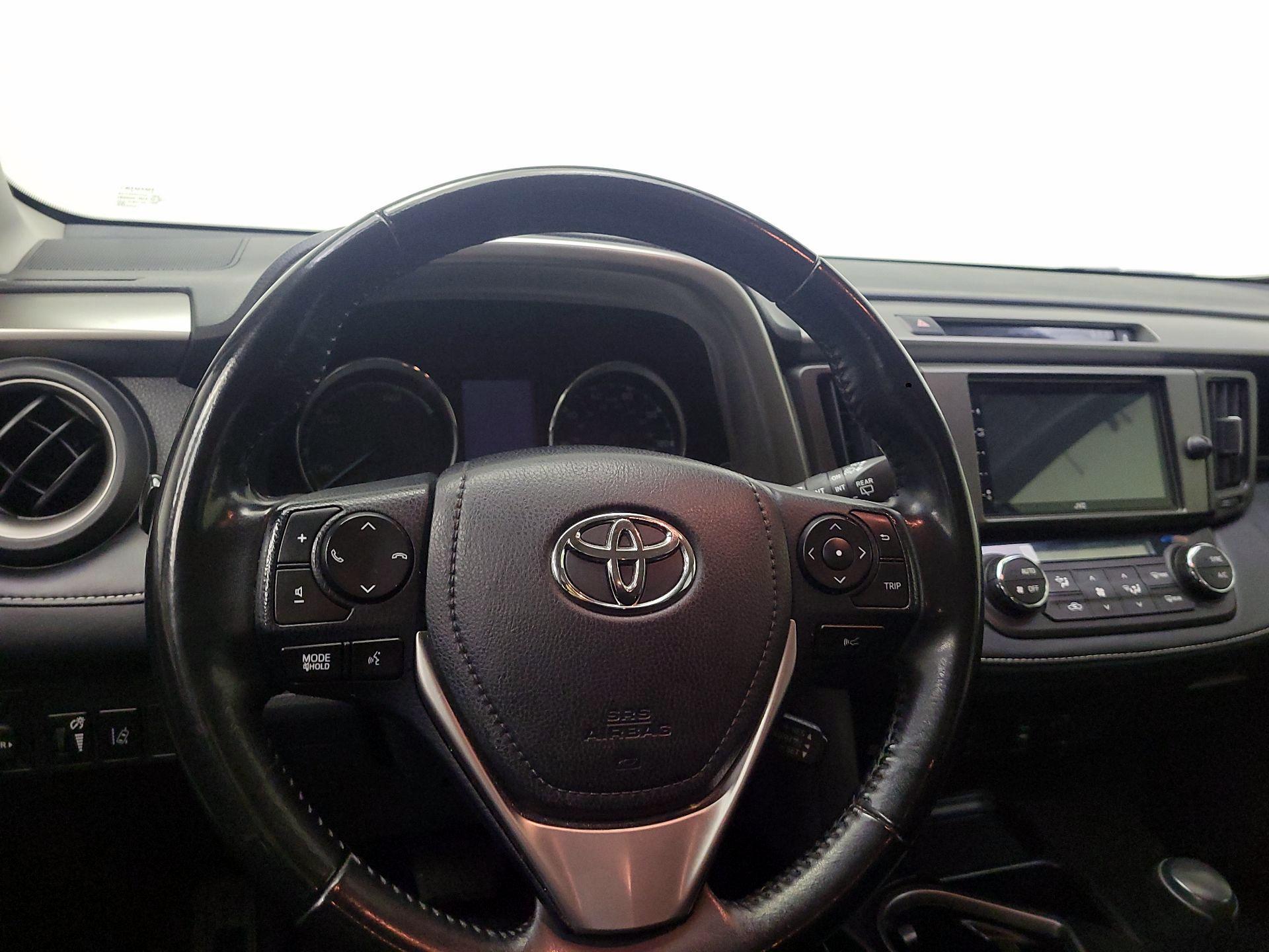 Thumbnail: 2018 Toyota RAV4 - 10