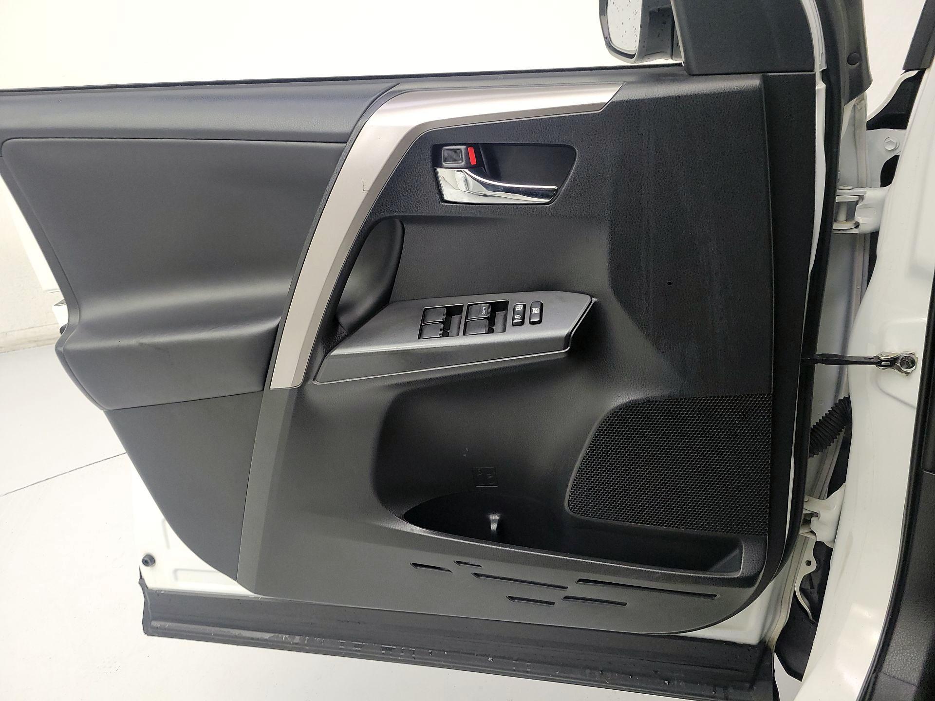 Thumbnail: 2018 Toyota RAV4 - 12