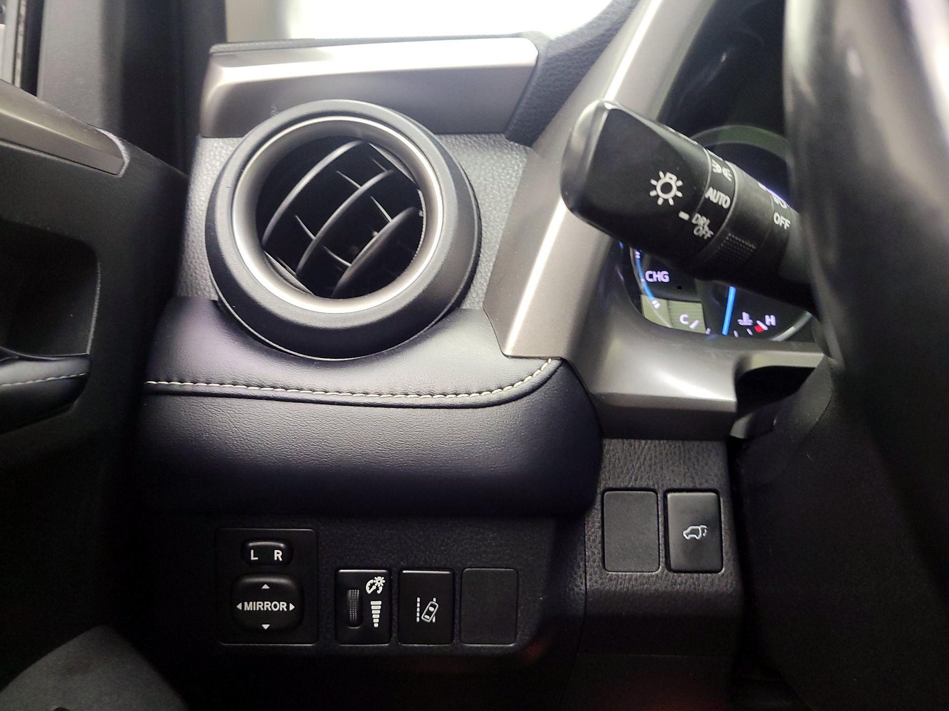 Thumbnail: 2018 Toyota RAV4 - 13