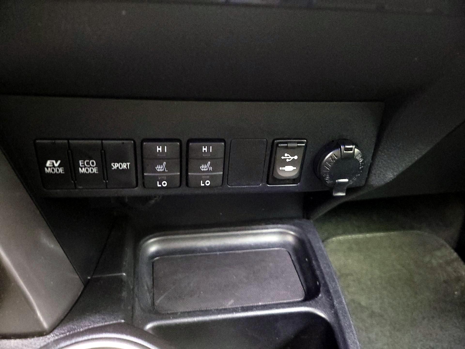 Thumbnail: 2018 Toyota RAV4 - 18